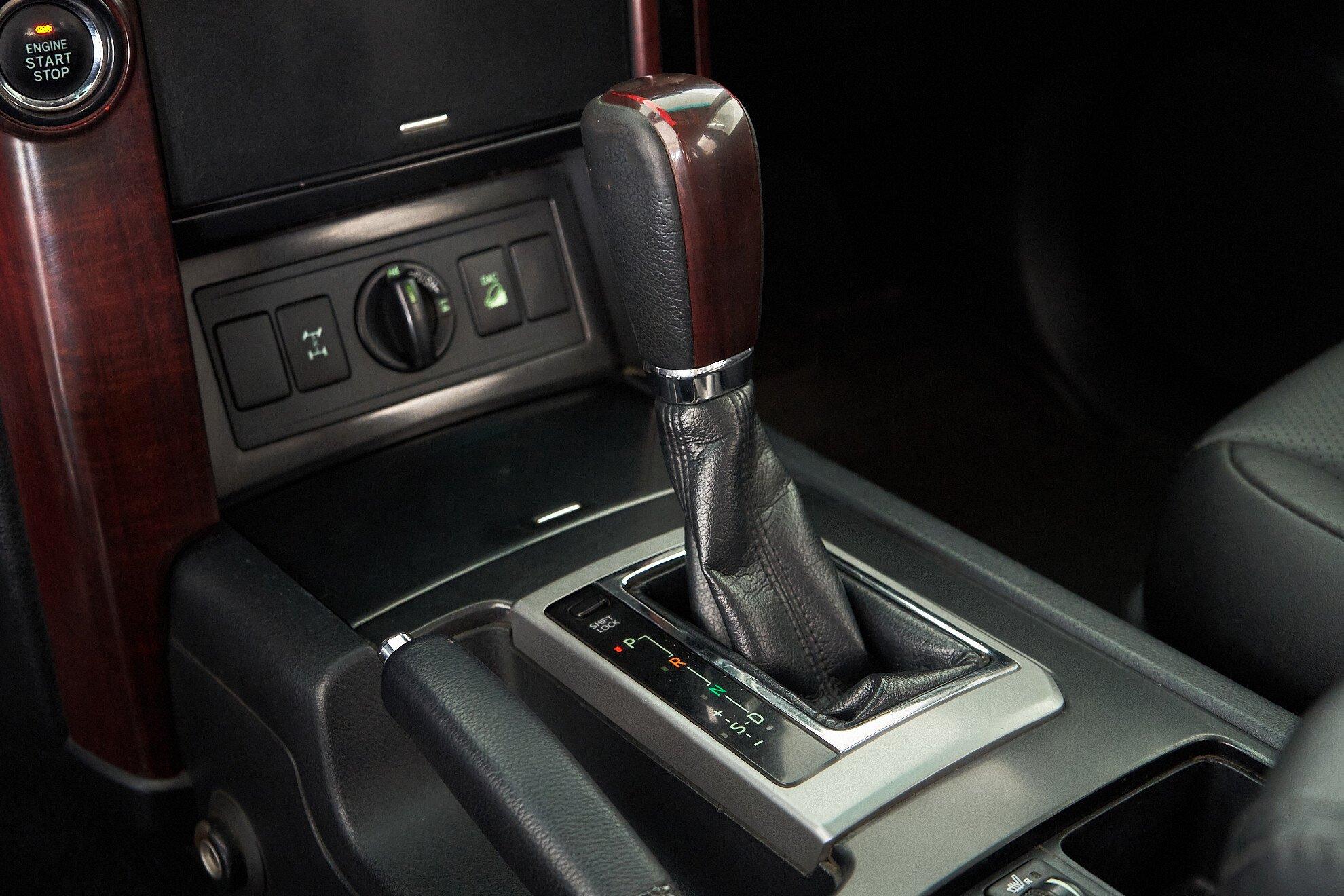 Toyota Land Cruiser Prado 2015, белый