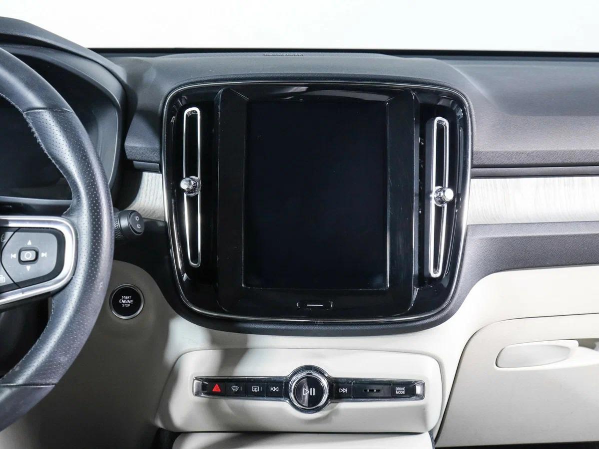 Volvo XC40 2018, серый