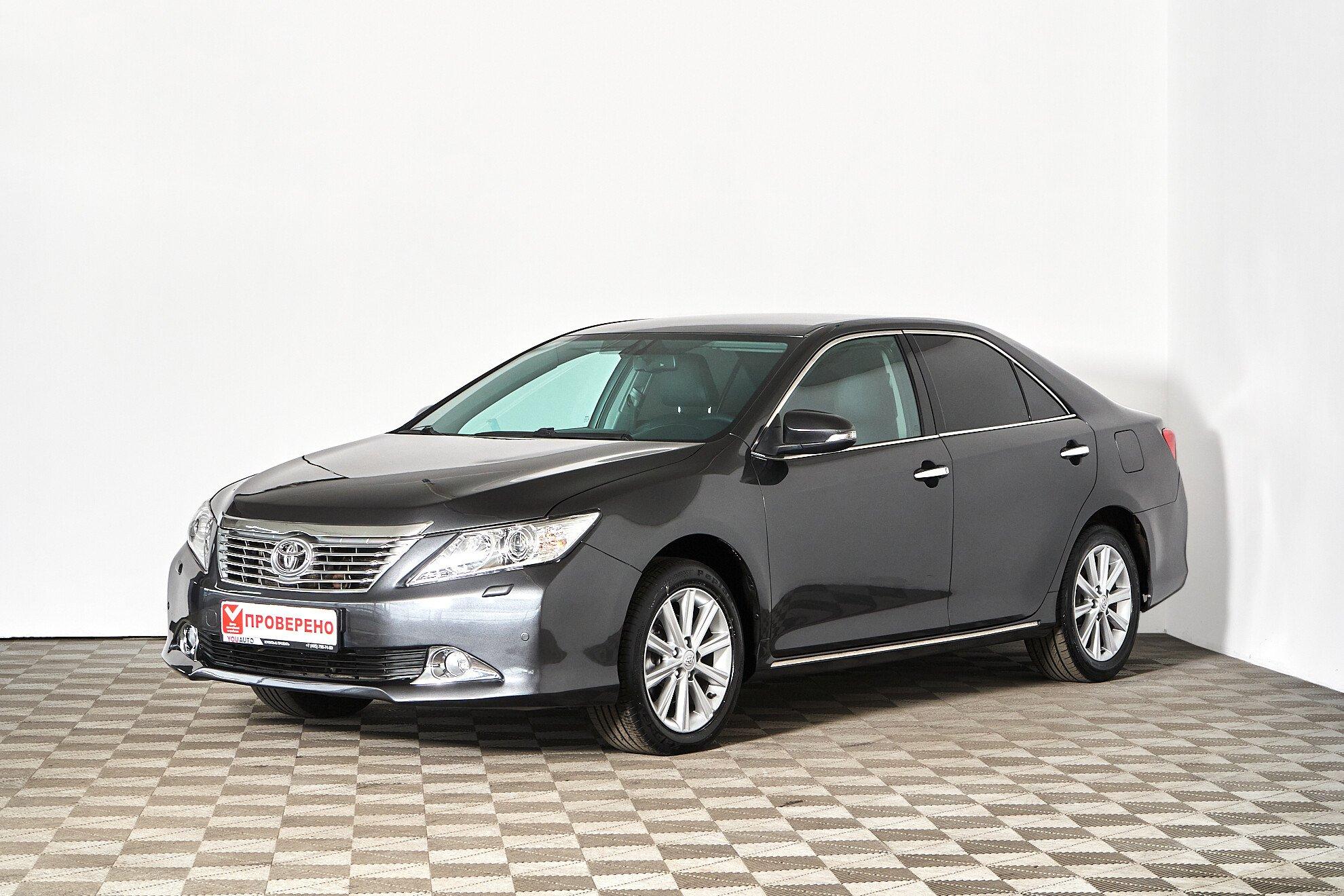 Toyota Camry 2013, серый