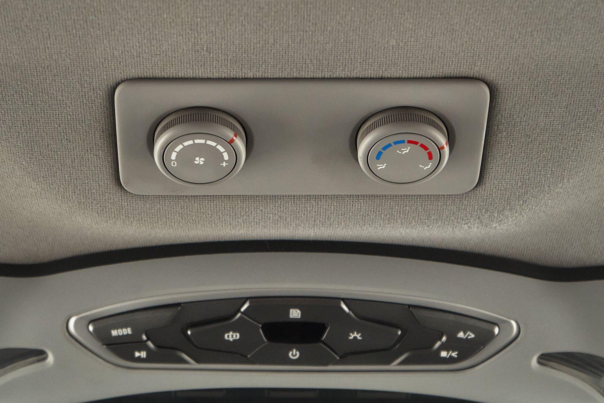 Hyundai Grand Starex 2012, серебряный