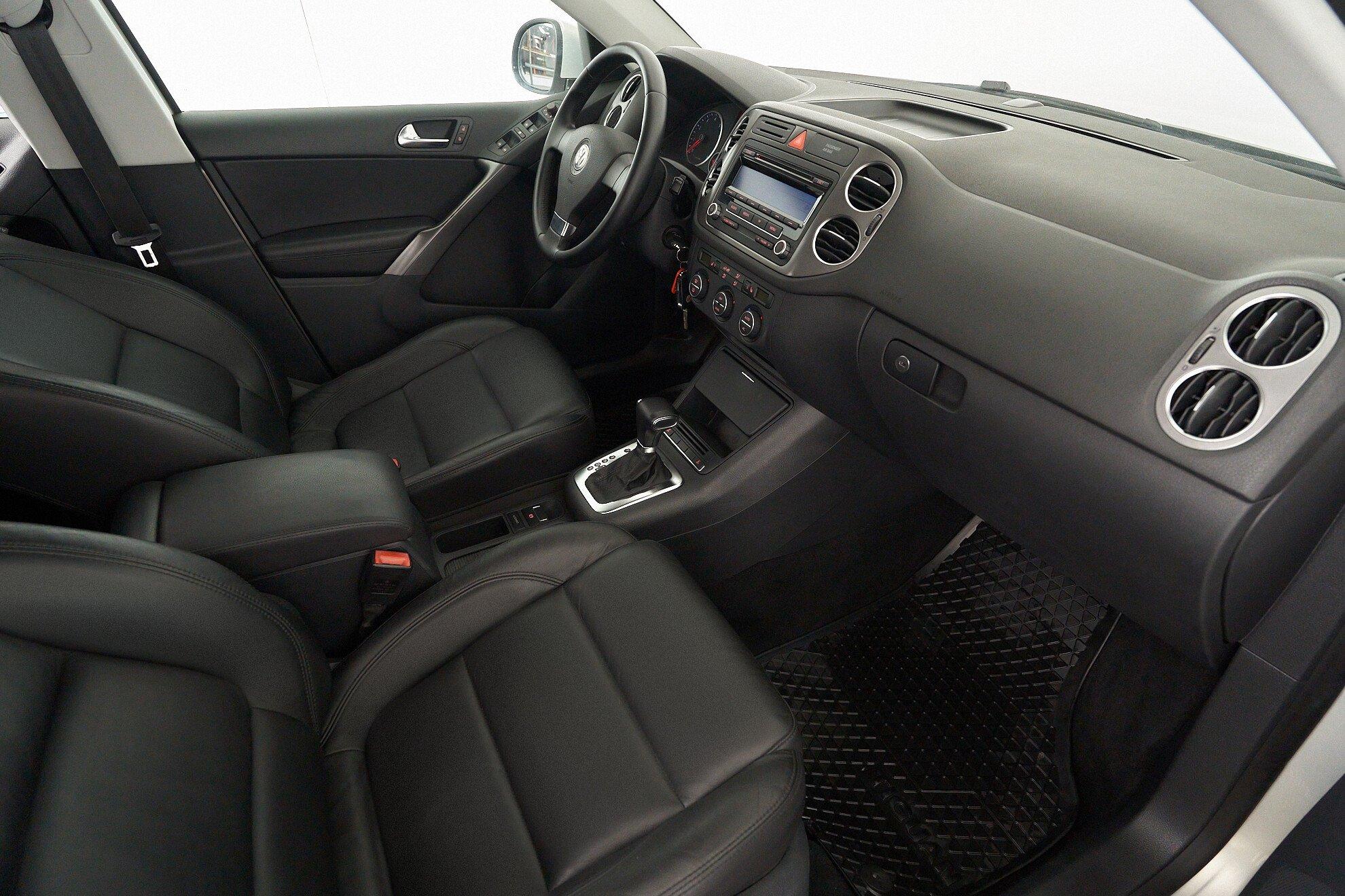 Volkswagen Tiguan 2009, серебряный