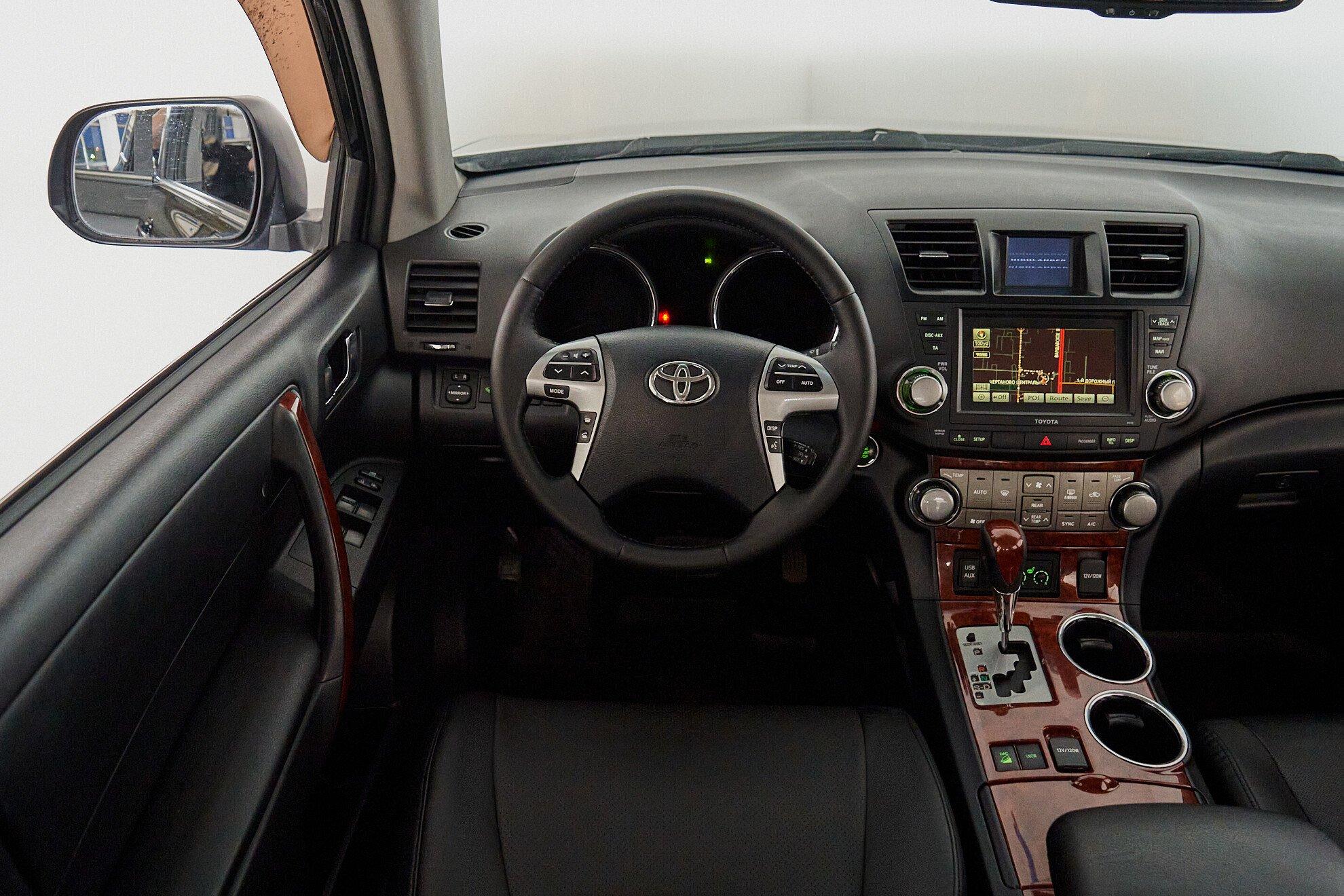 Toyota Highlander 2012, черный
