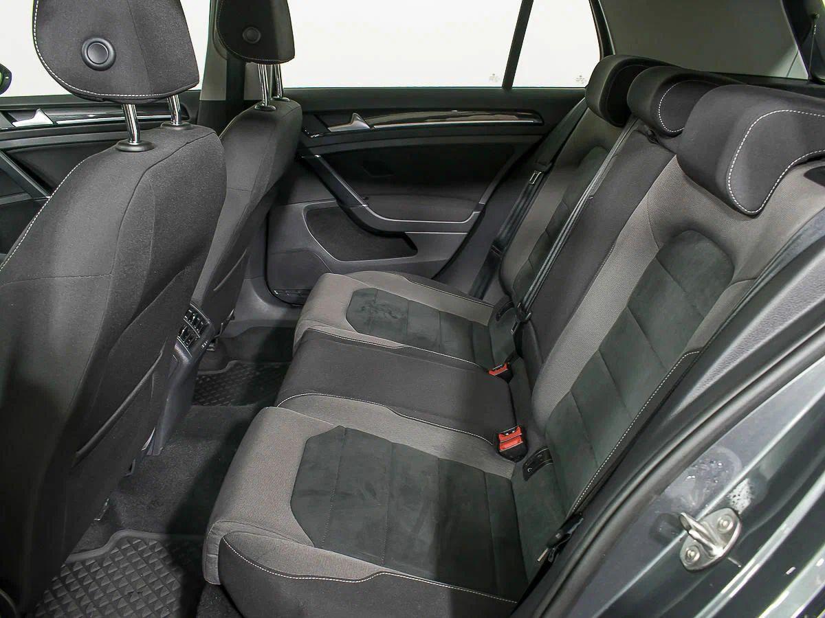 Volkswagen Golf 2019, серый