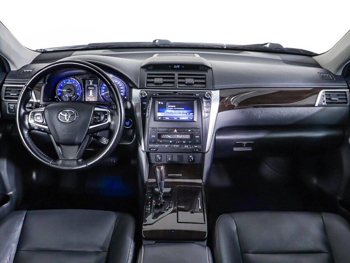 Toyota Camry 2017, белый