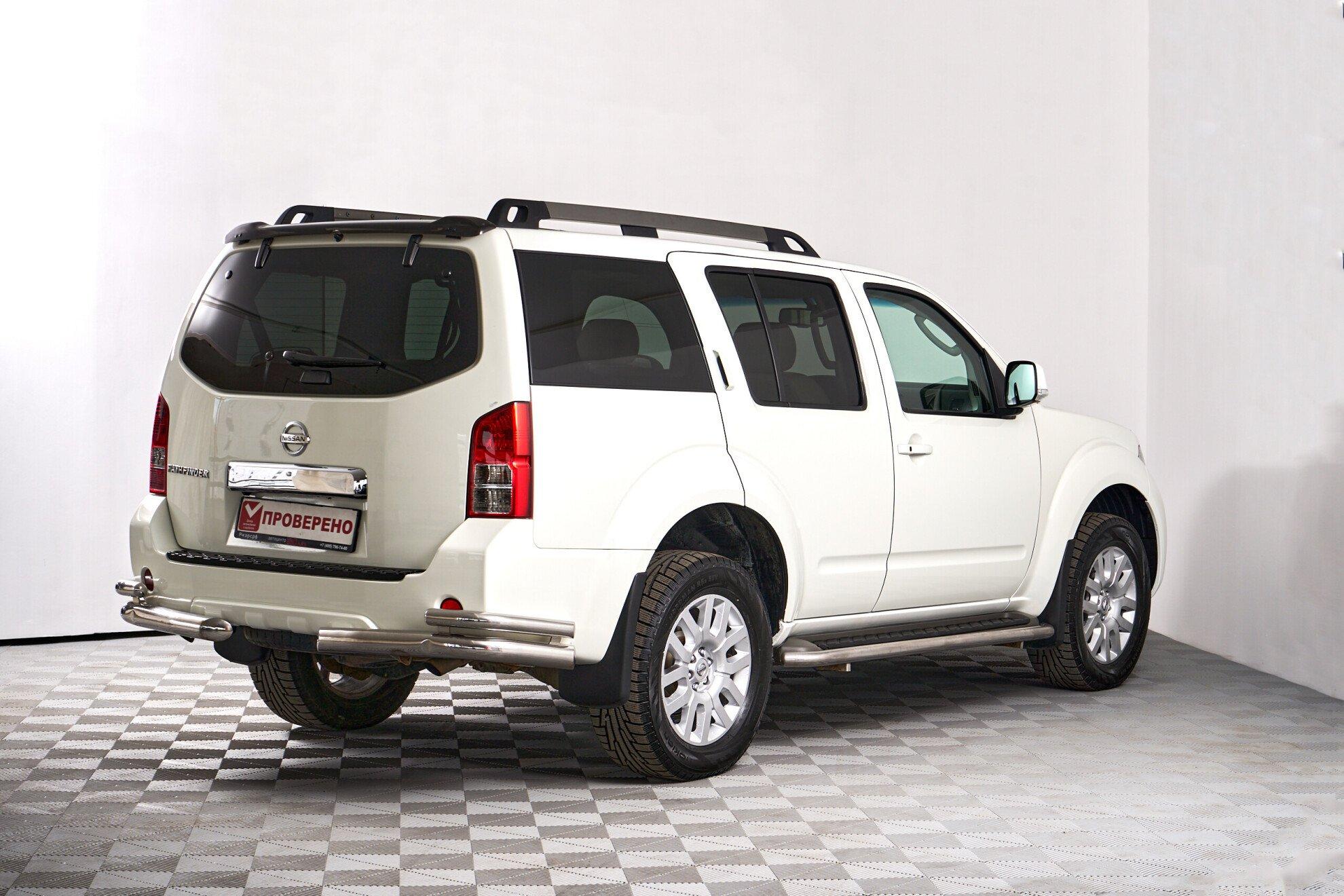 Nissan Pathfinder 2012, белый