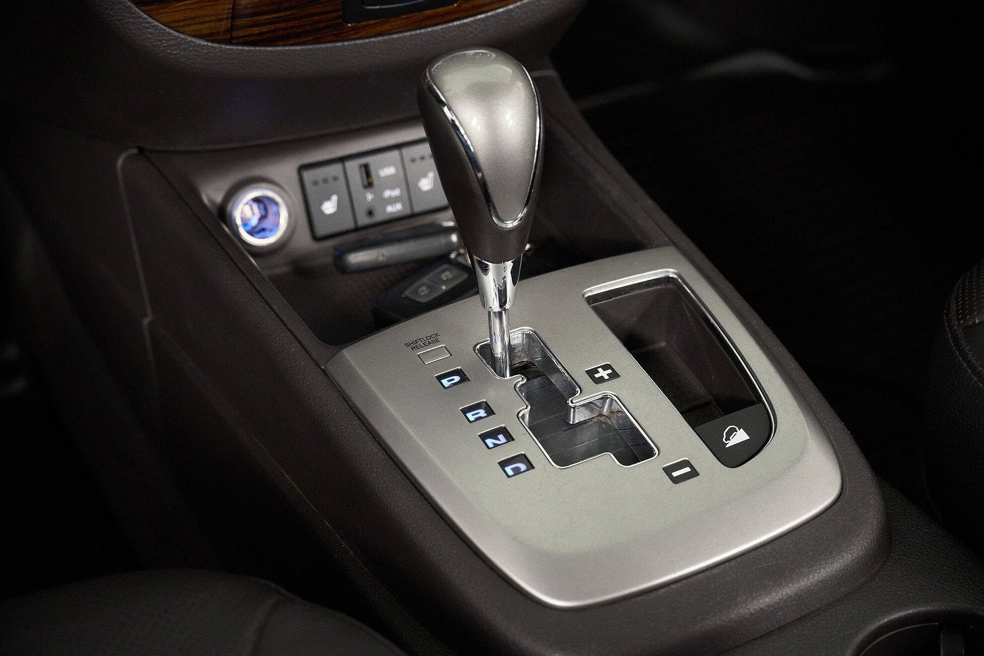Hyundai Santa Fe 2011, серебряный