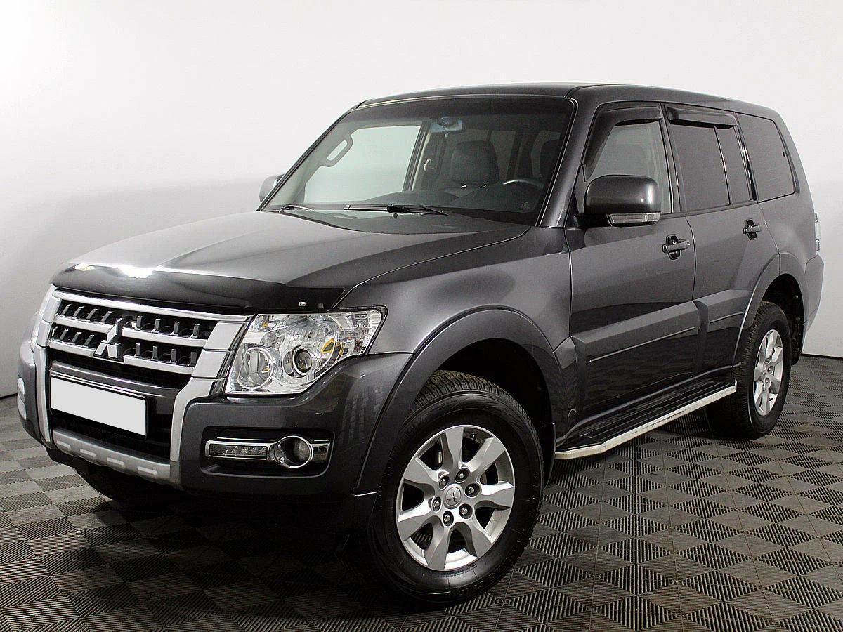 Mitsubishi Pajero 2018, серый