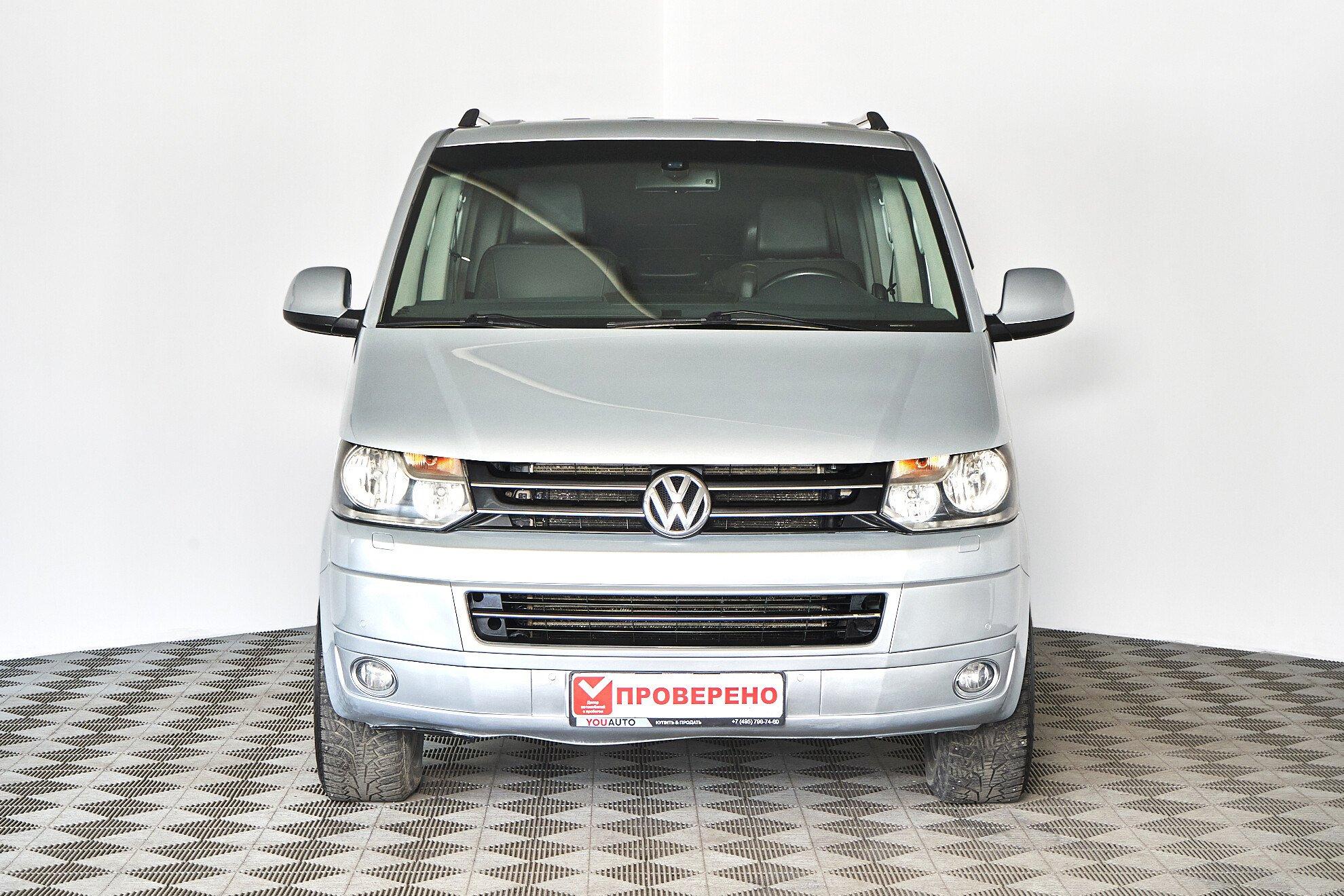 Volkswagen Multivan 2010, серебряный