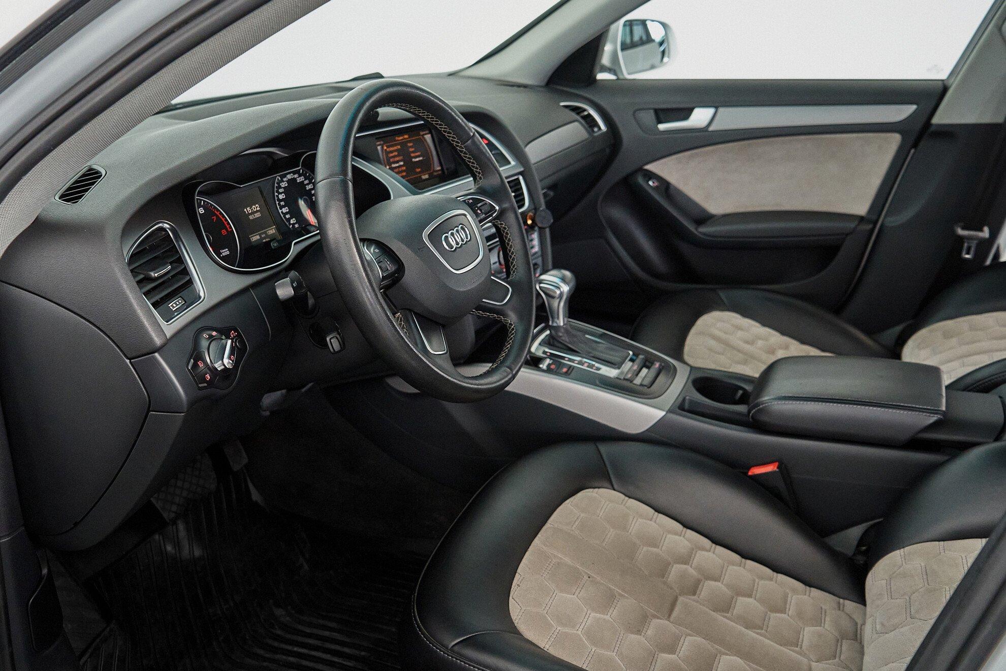 Audi A4 2014, белый