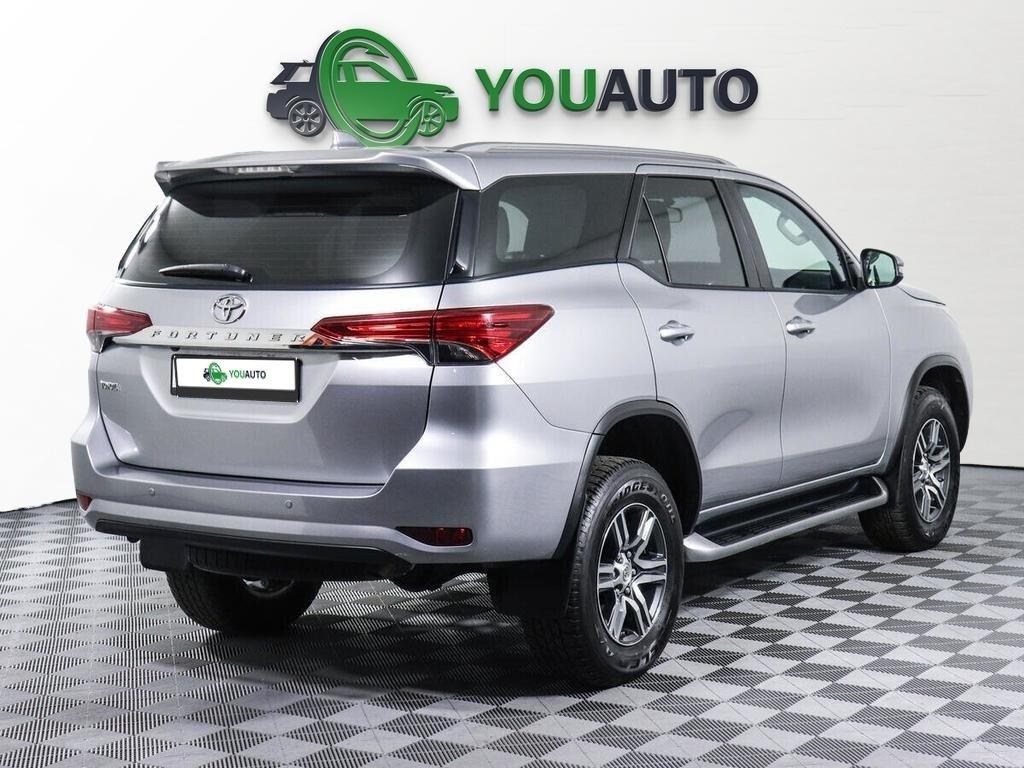 Toyota Fortuner 2020, серебряный