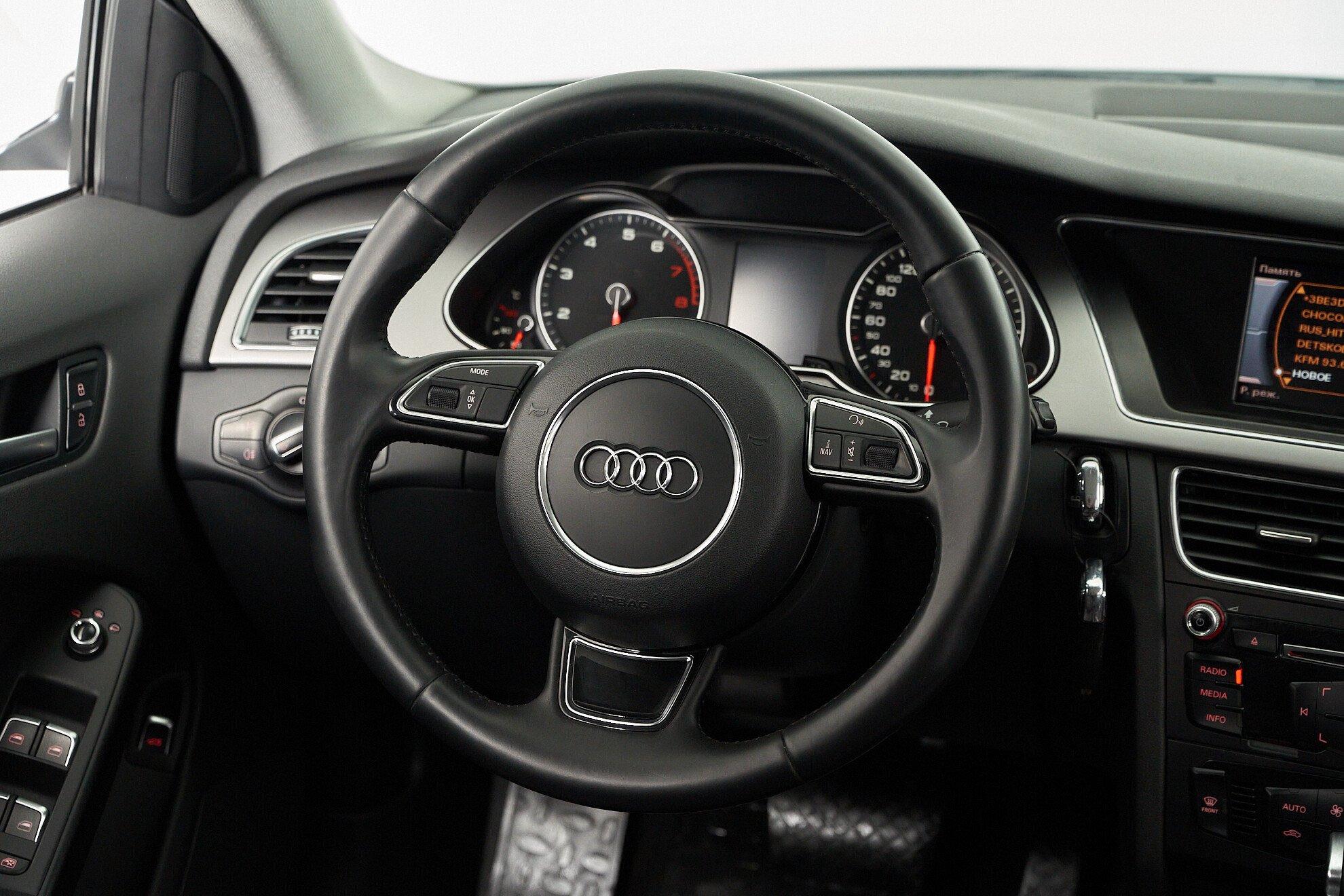 Audi A4 2012, белый