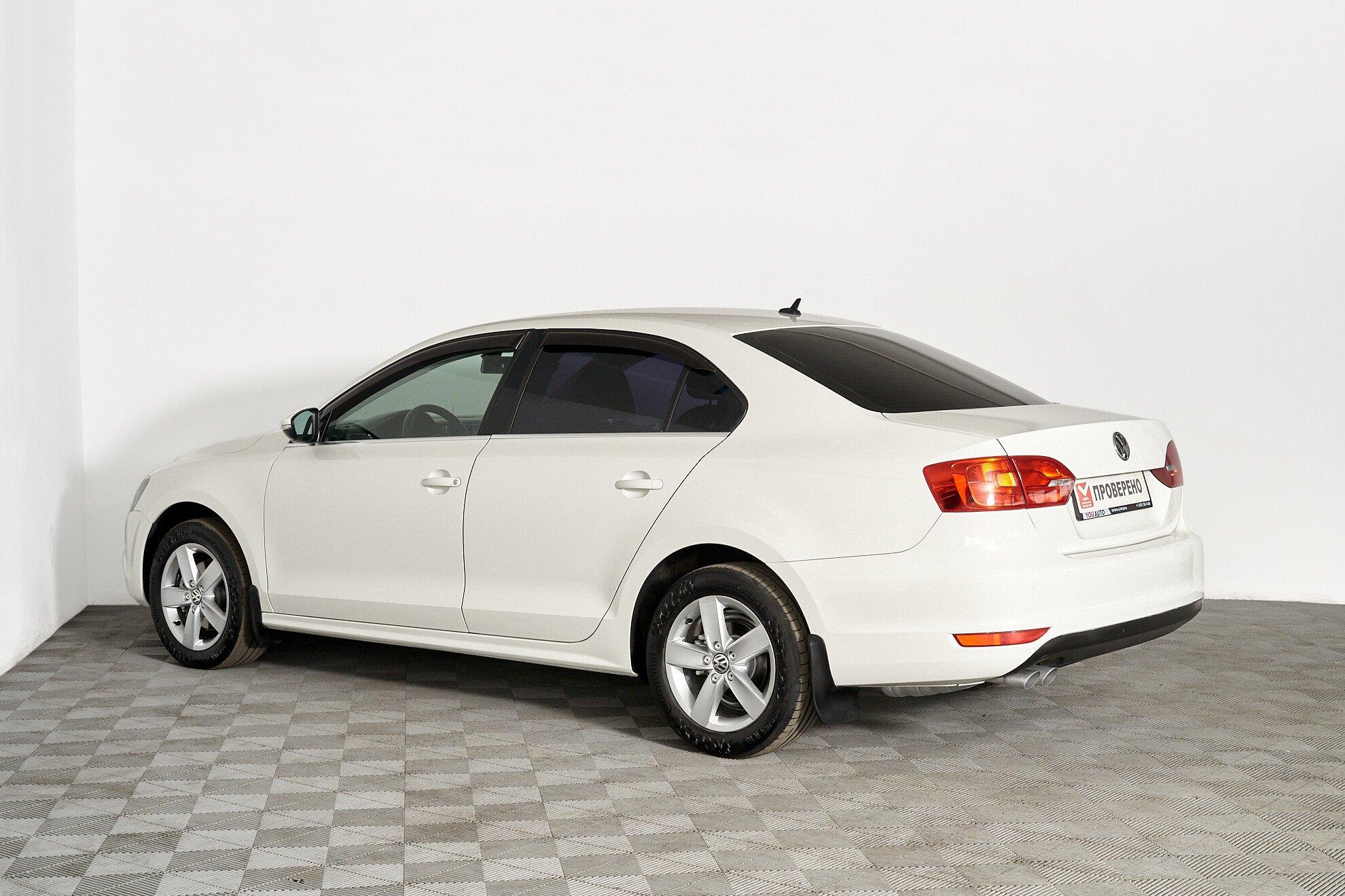 Volkswagen Jetta 2013, белый
