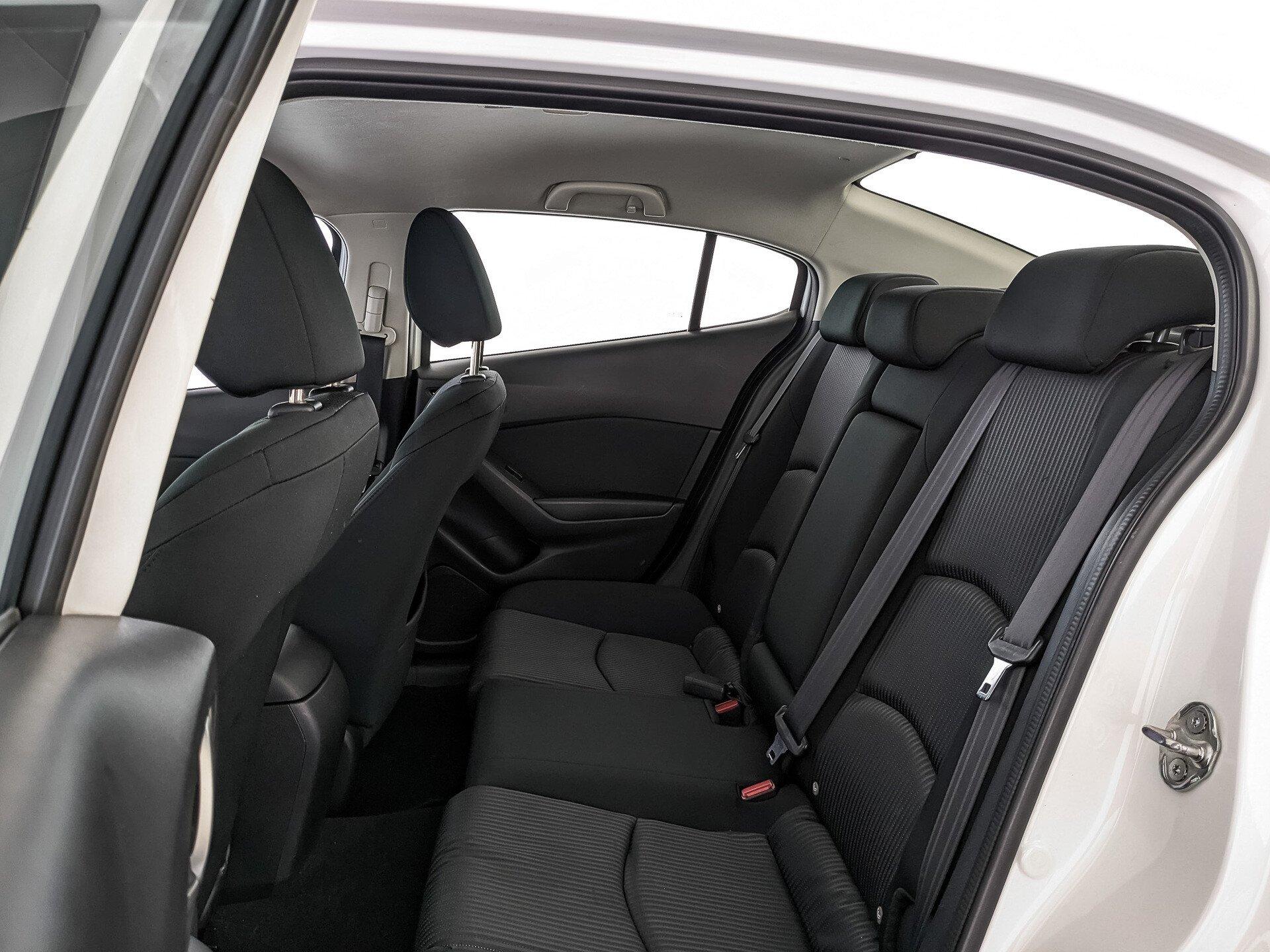 Mazda 3 2019, белый