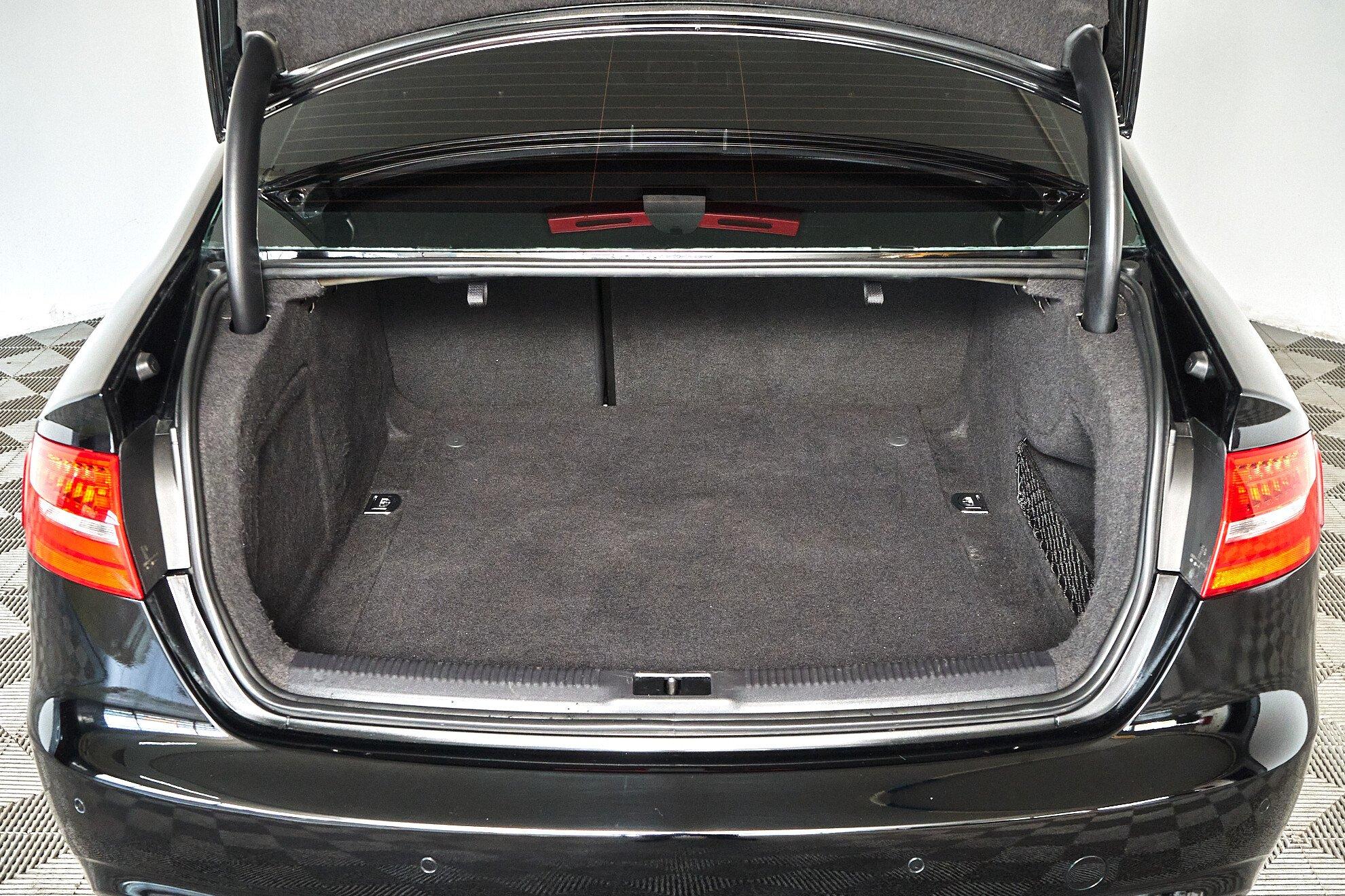 Audi A4 2012, черный