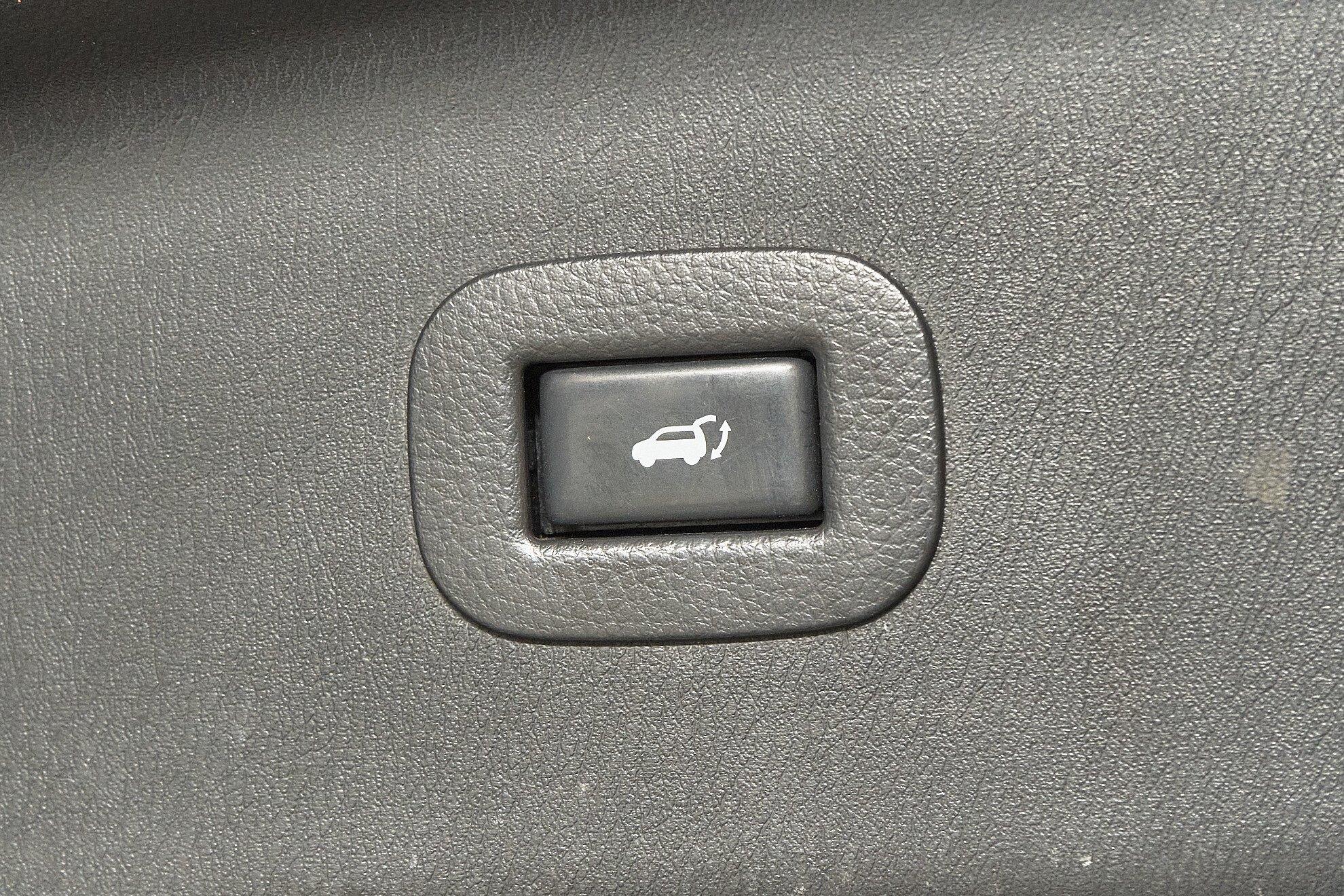 Infiniti QX56 2011, белый
