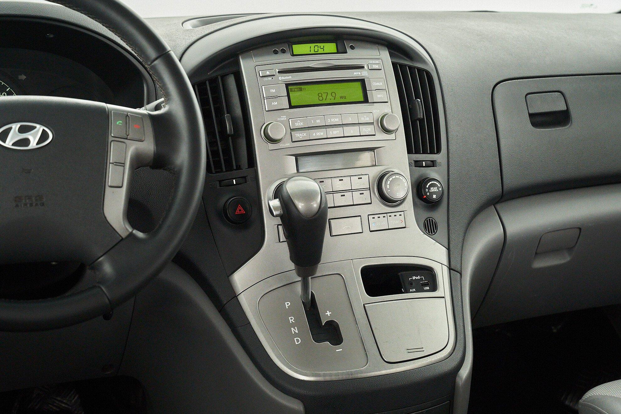 Hyundai Grand Starex 2012, белый