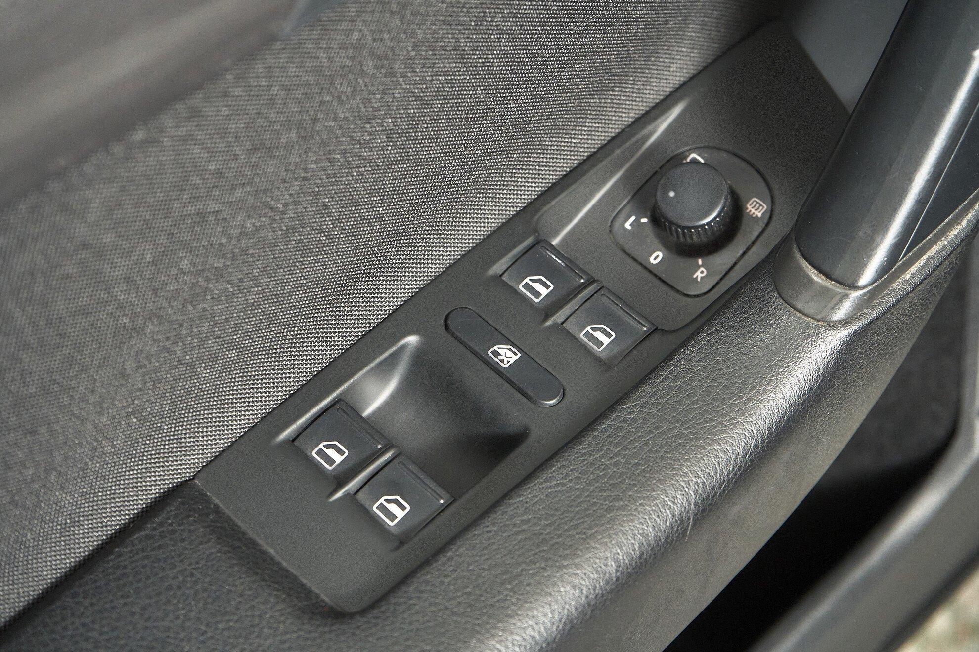 Volkswagen Passat 2011, белый