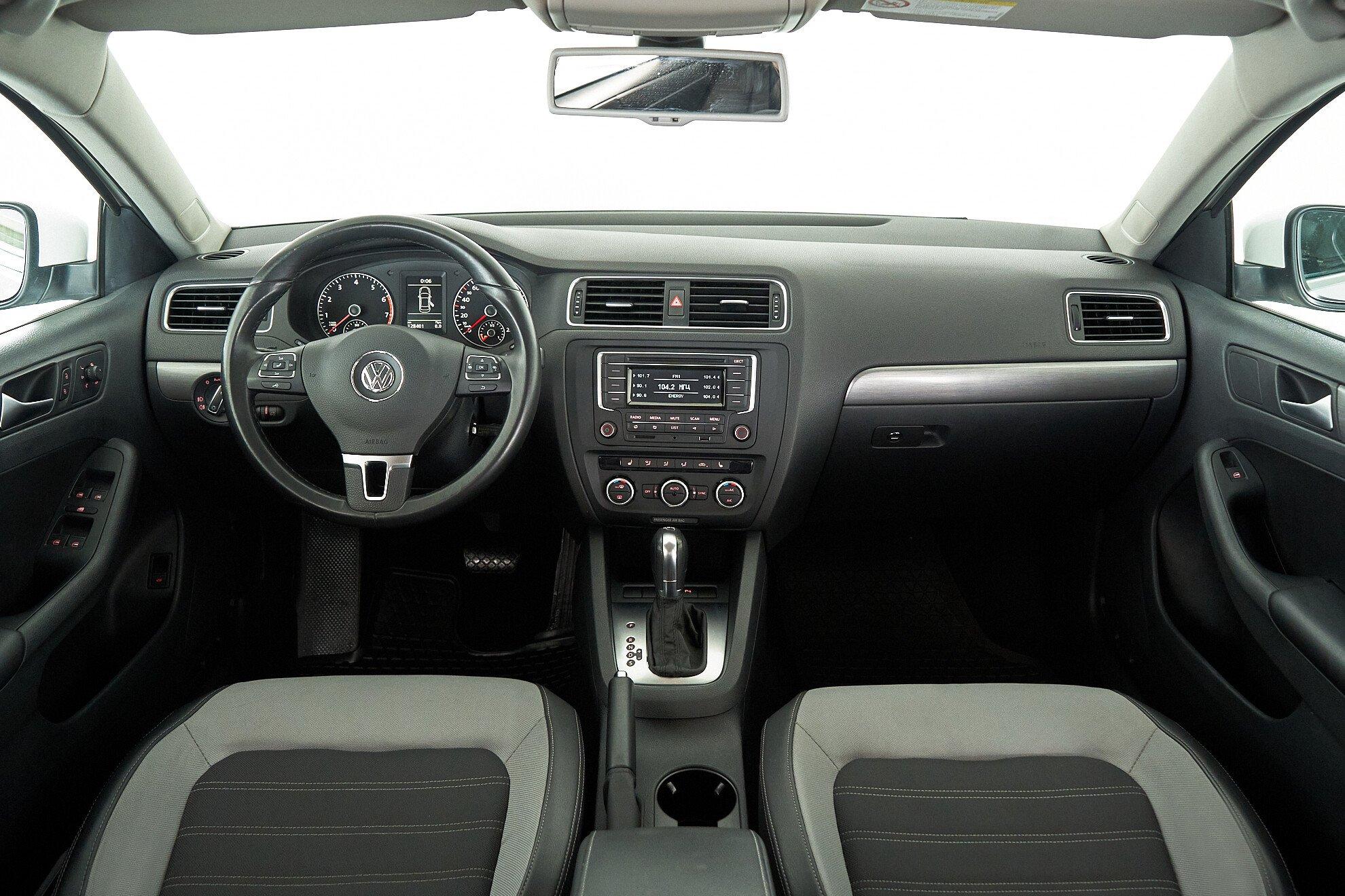 Volkswagen Jetta 2014, белый