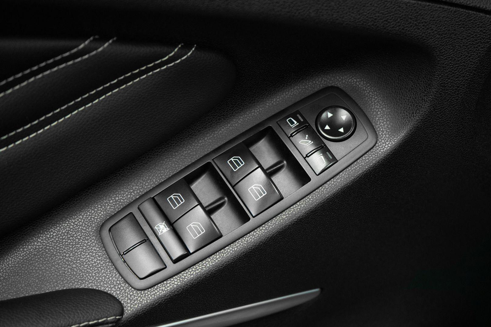 Mercedes-Benz M-Класс 2010, черный