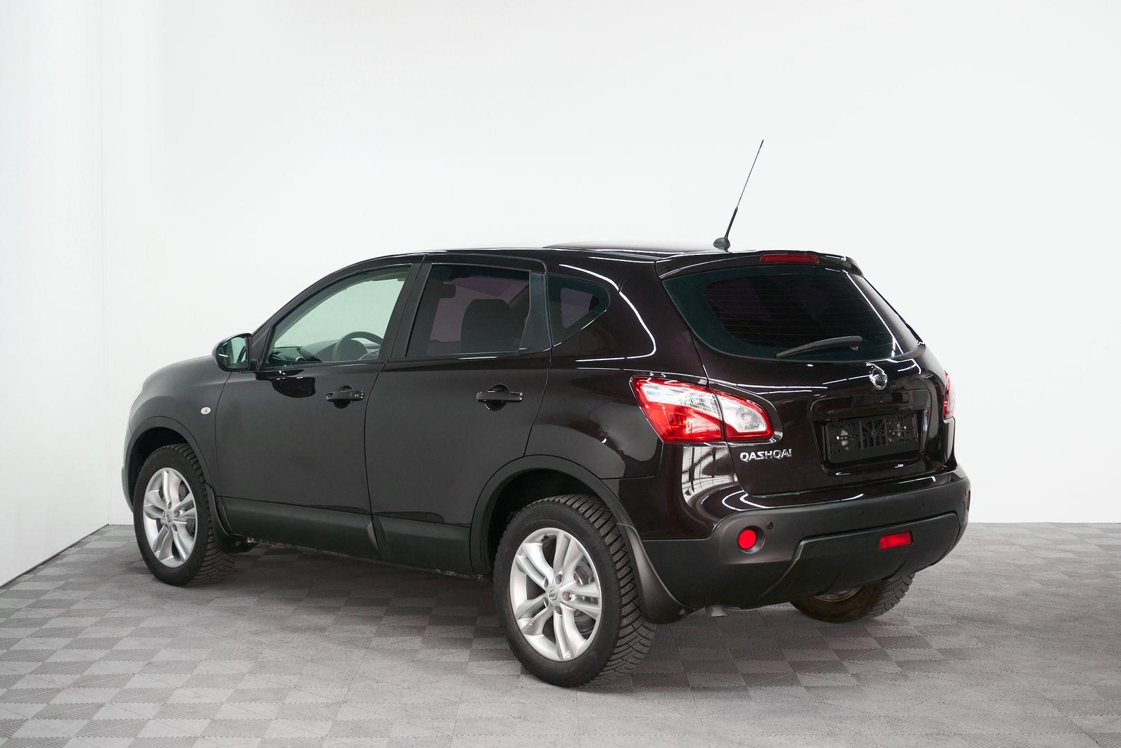 Nissan Qashqai 2011, фиолетовый