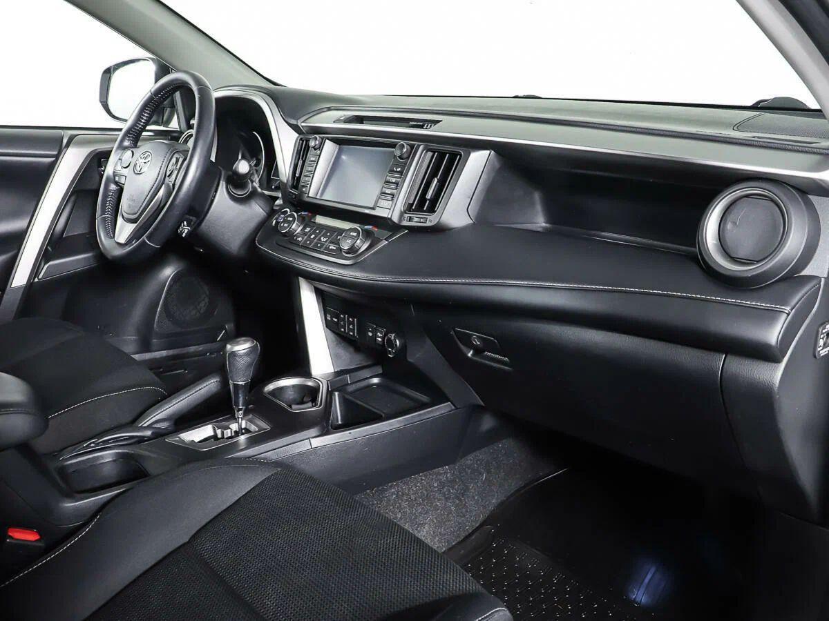 Toyota RAV4 2019, белый