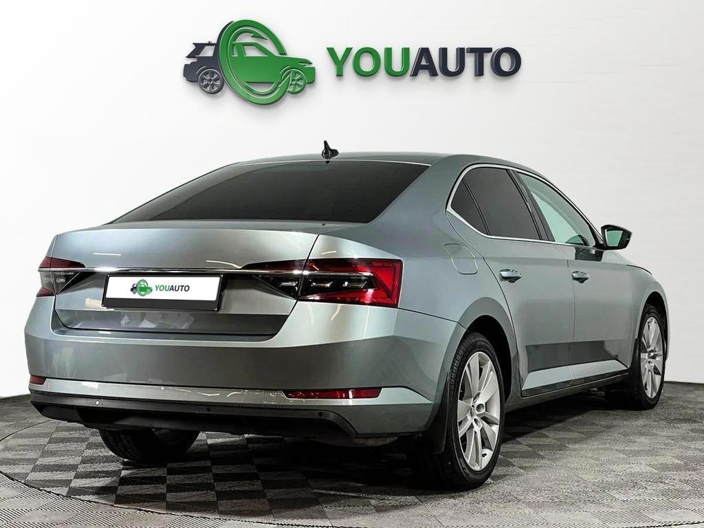 Skoda Superb 2020, серый