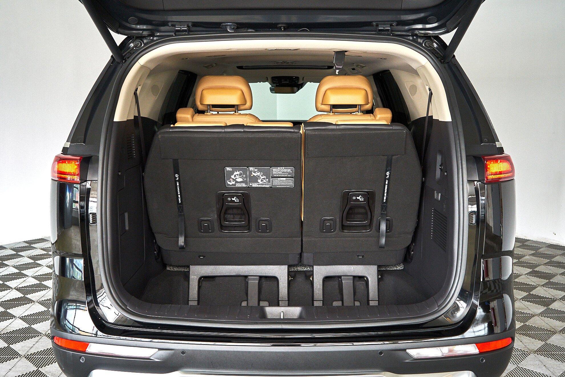 Kia Carnival 2022, черный
