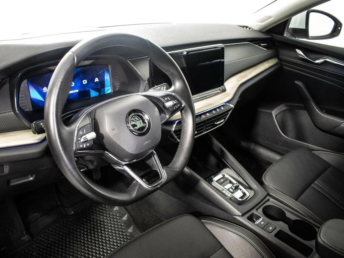 Skoda Octavia 2022, белый