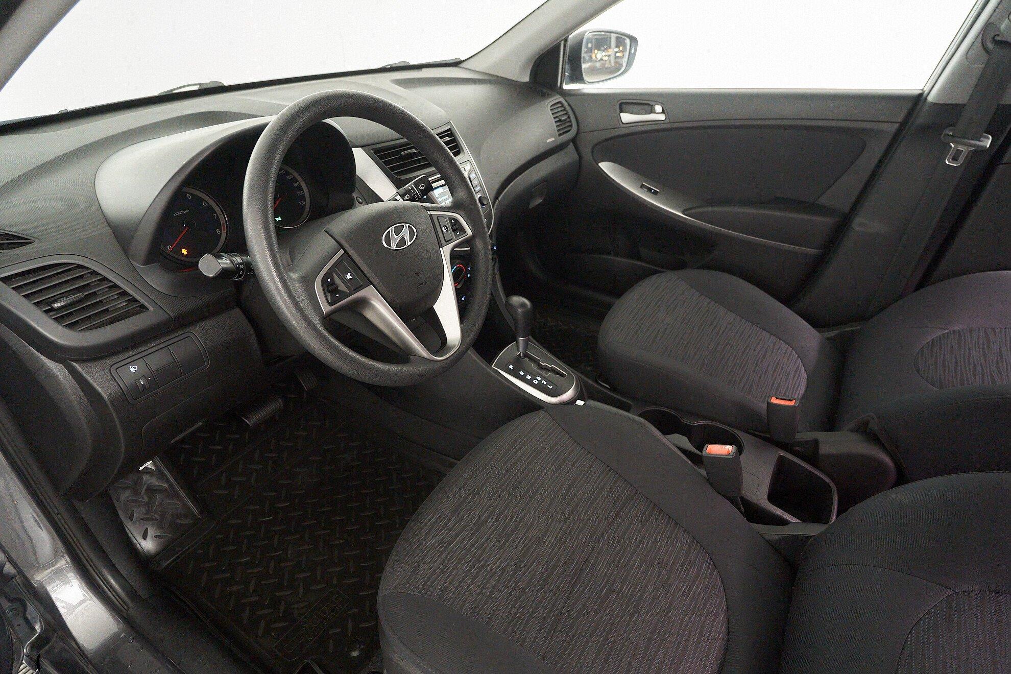 Hyundai Solaris 2015, серый