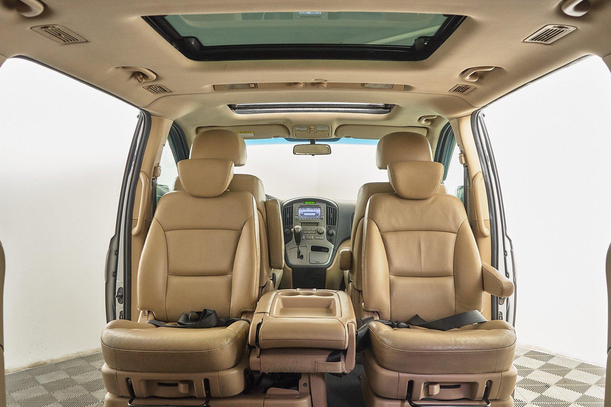 Hyundai Grand Starex 2008, серебряный