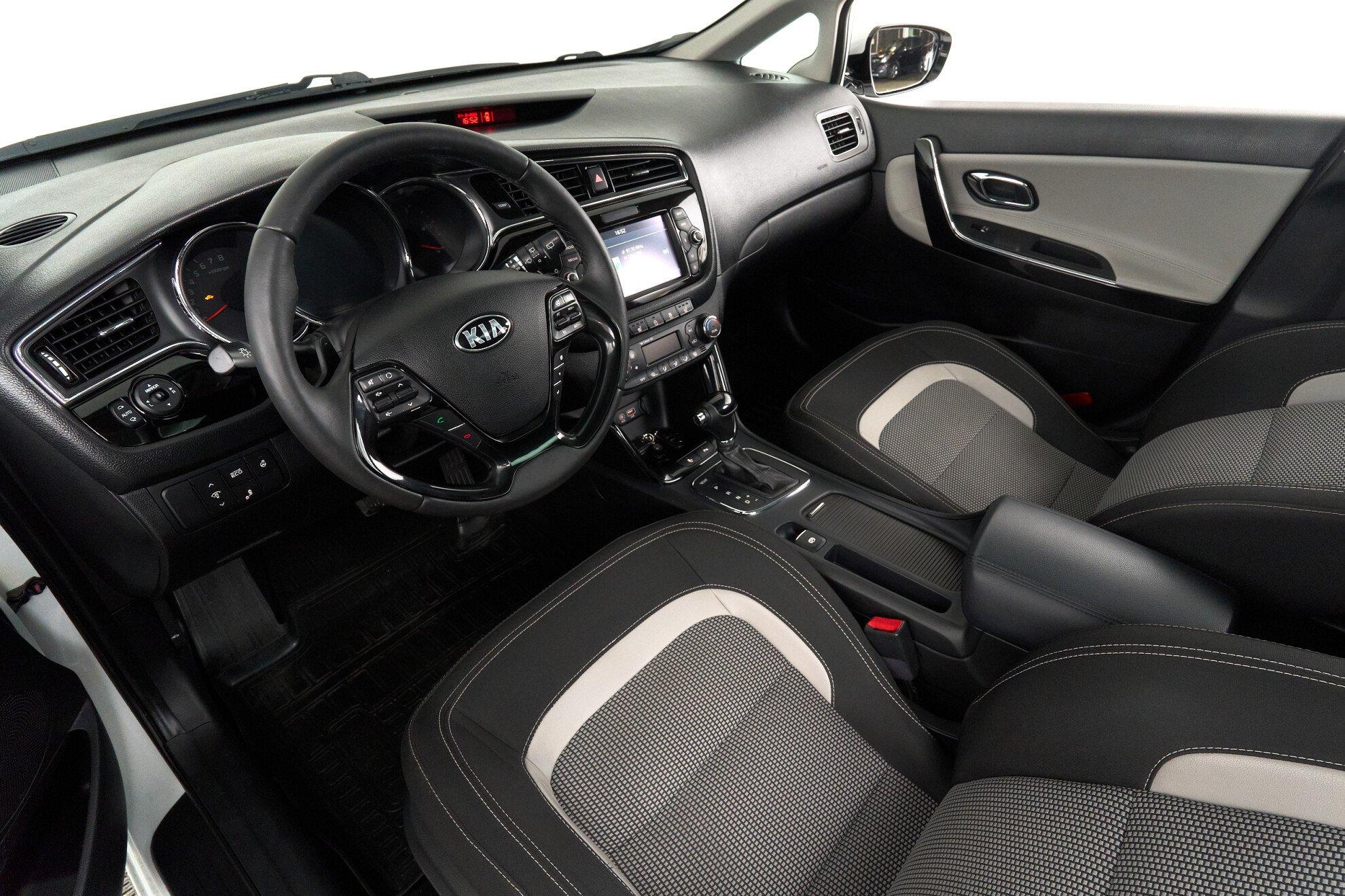Kia Ceed 2017, белый