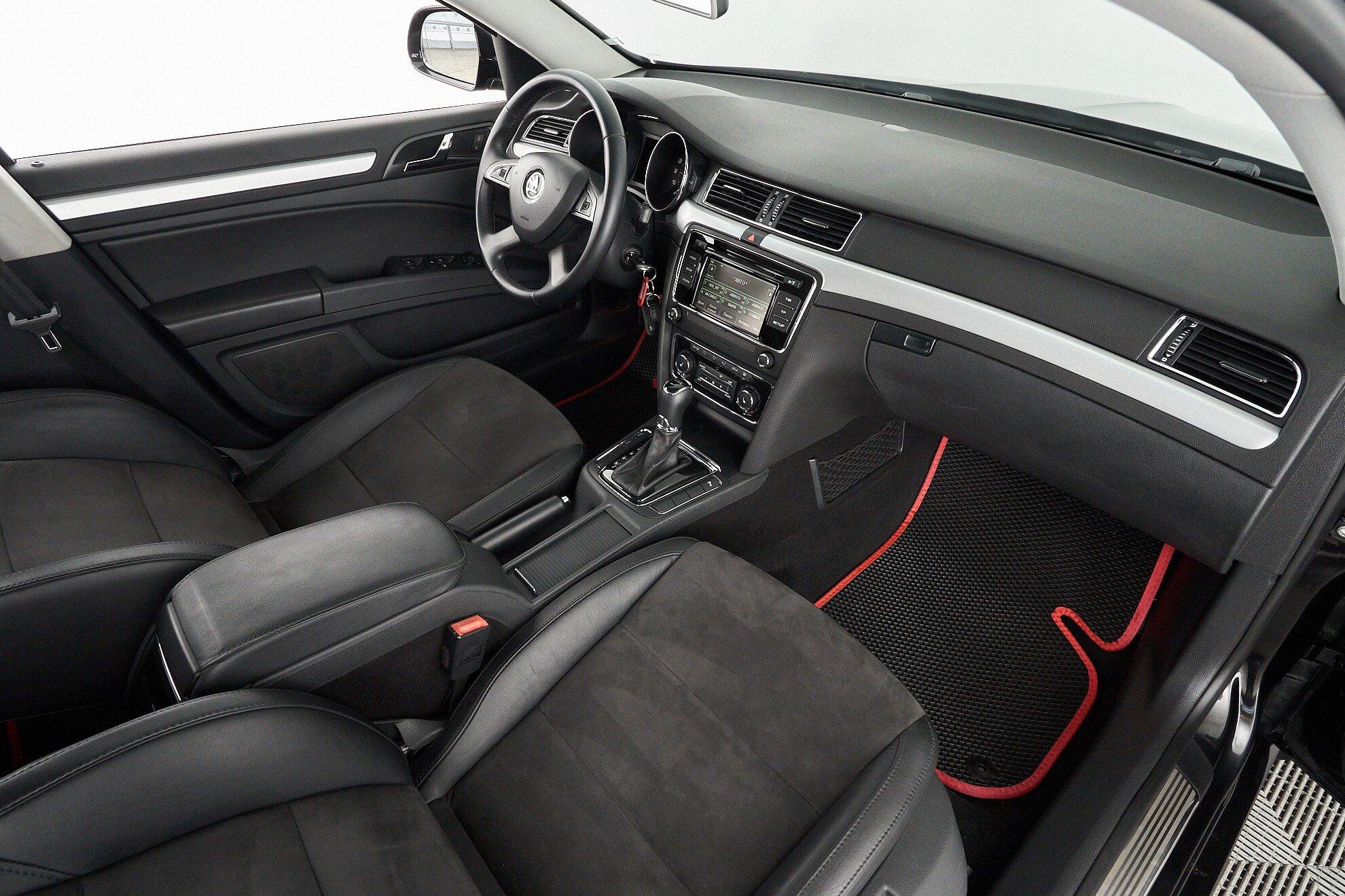 Skoda Superb 2015, черный