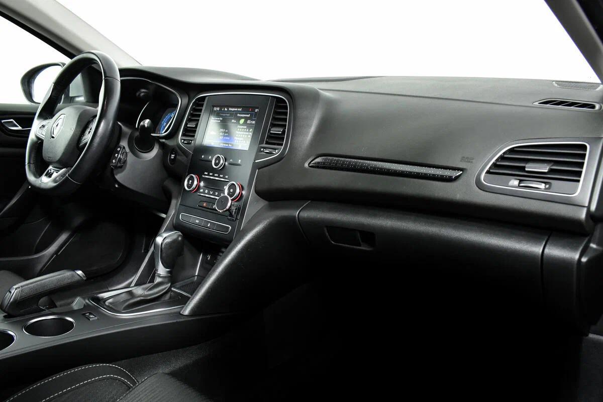 Renault Megane 2016, серебряный