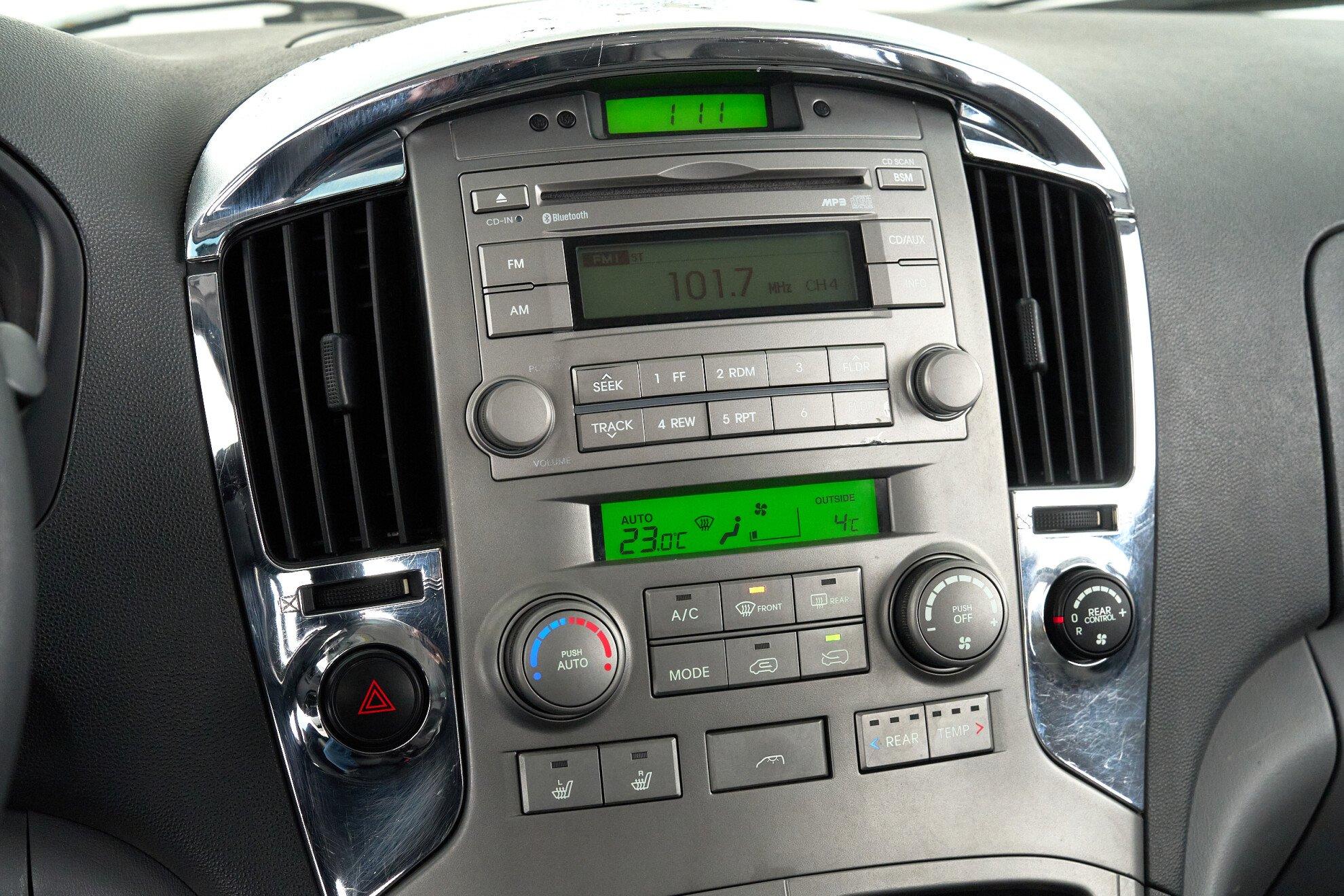 Hyundai Grand Starex 2007, серебряный