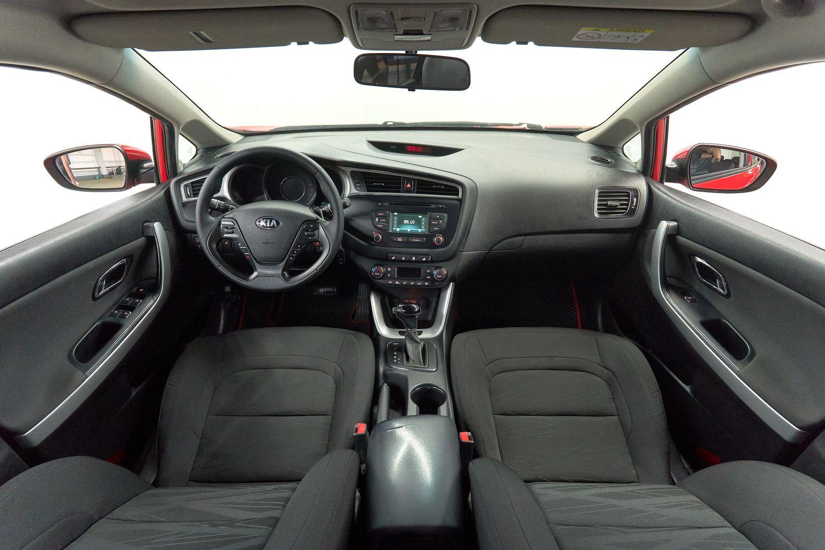 Kia Ceed 2018, красный