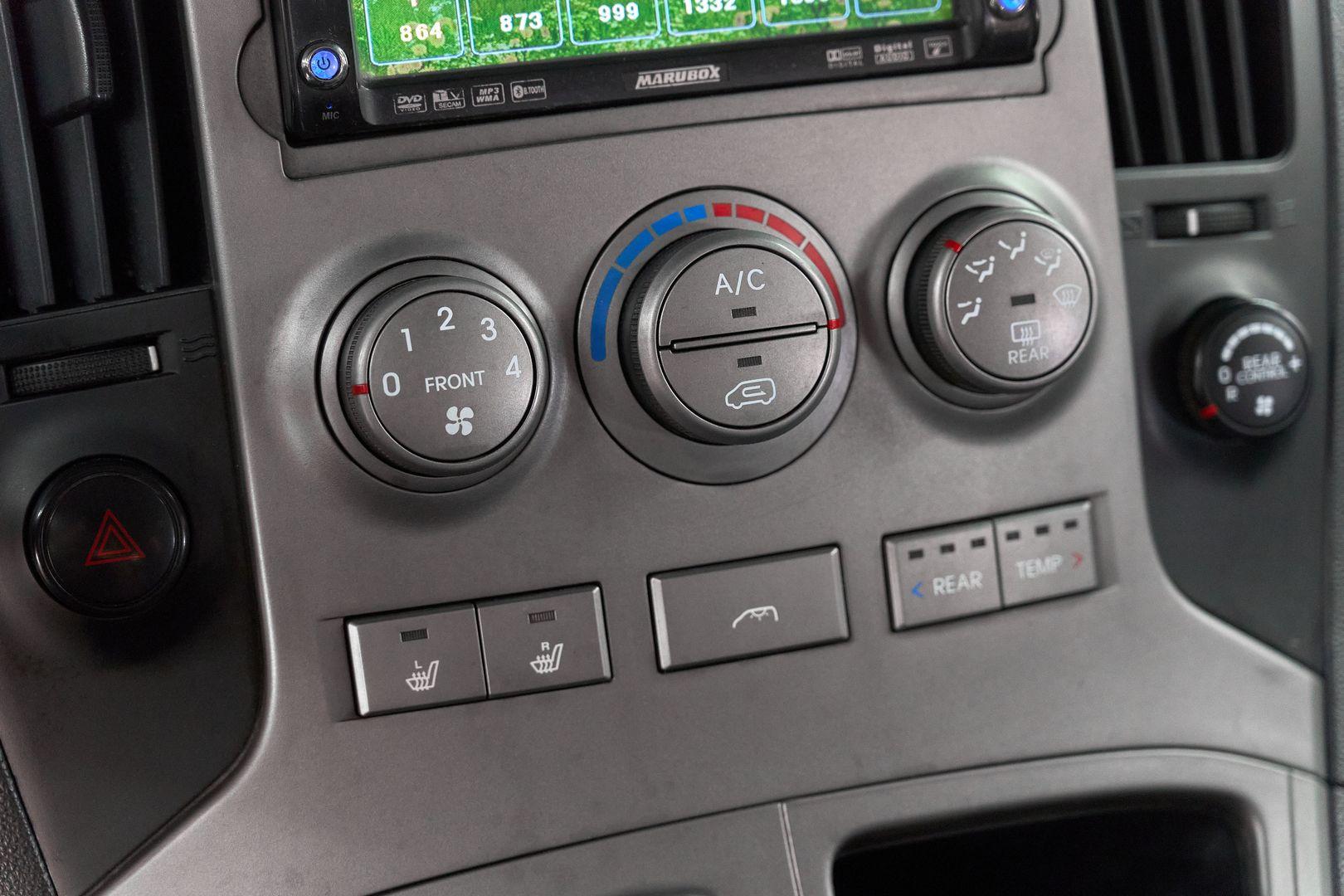 Hyundai Grand Starex 2011, серебряный