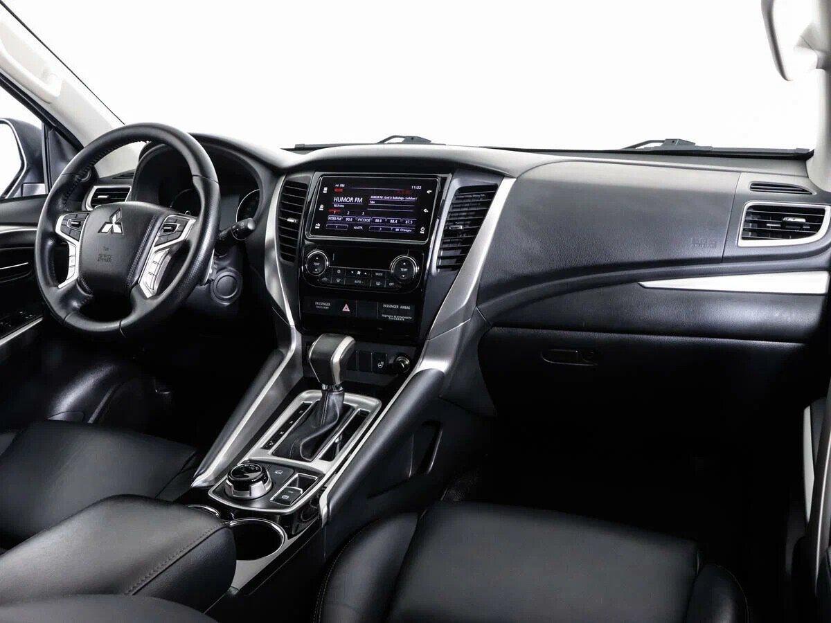 Mitsubishi Pajero Sport 2019, белый