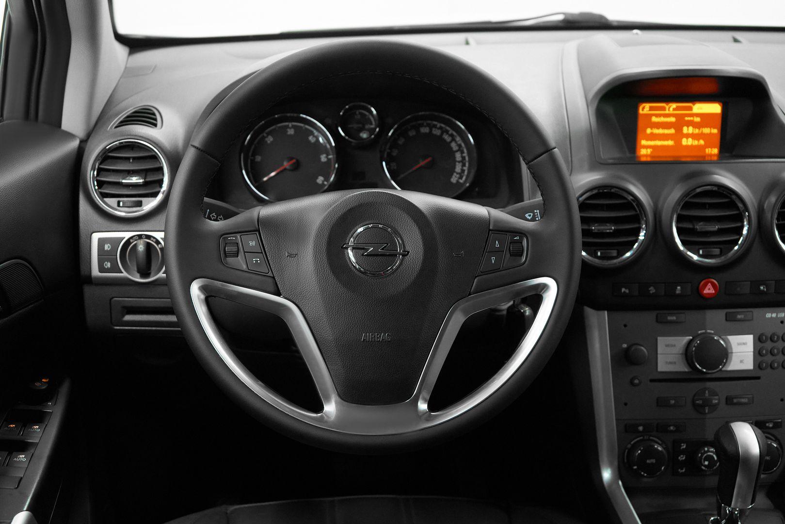 Opel Antara 2014, белый
