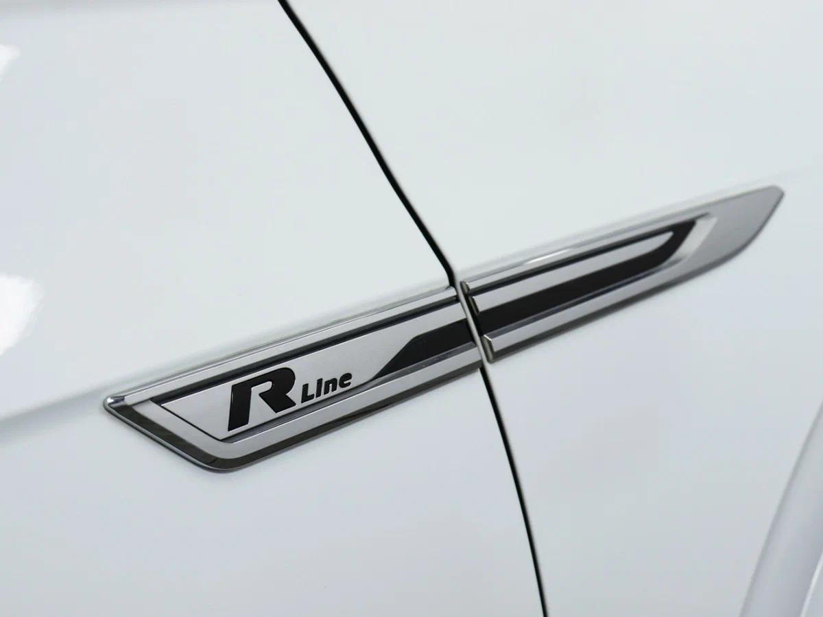 Volkswagen Touareg 2023, белый