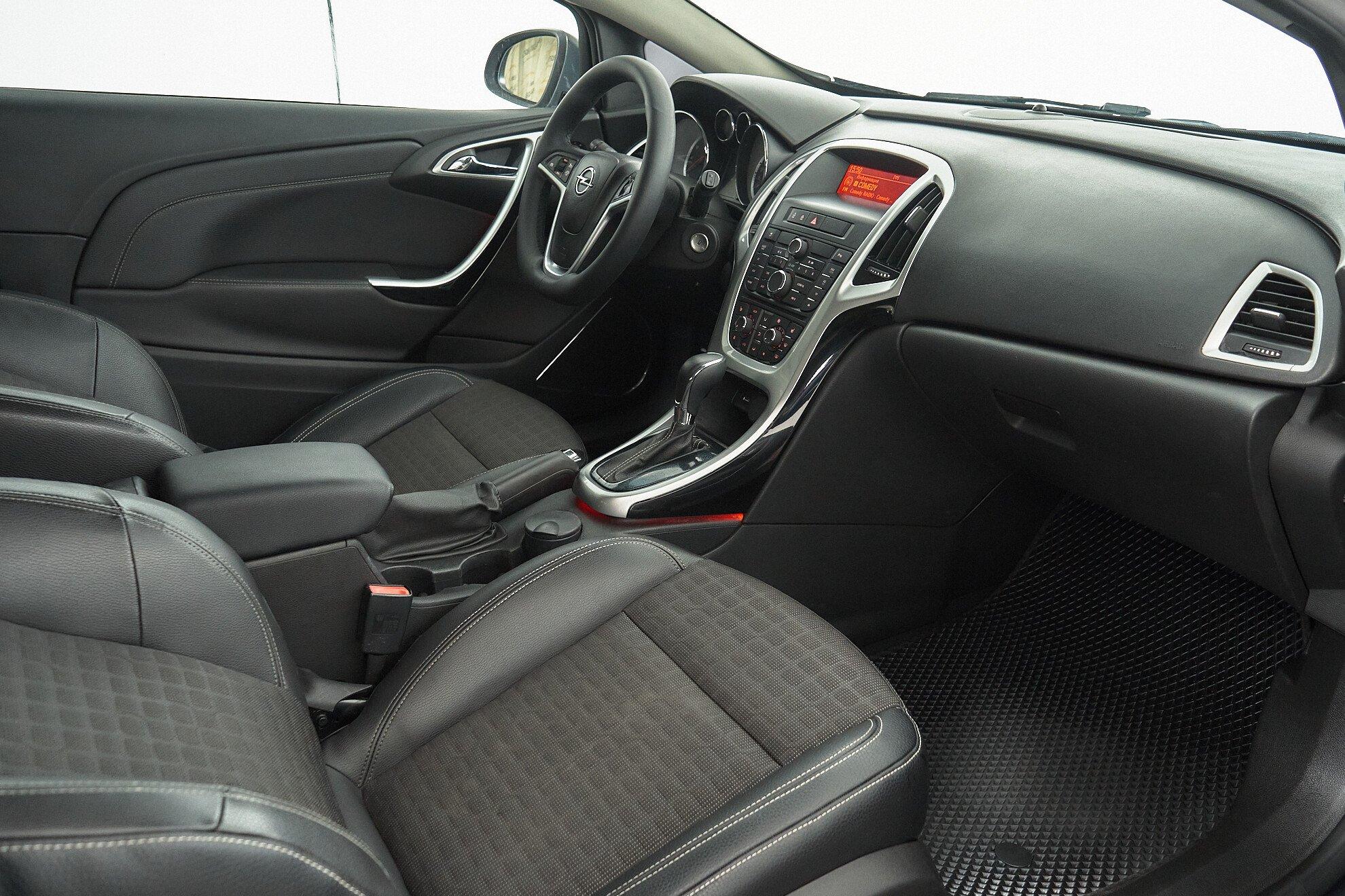 Opel Astra 2013, серый
