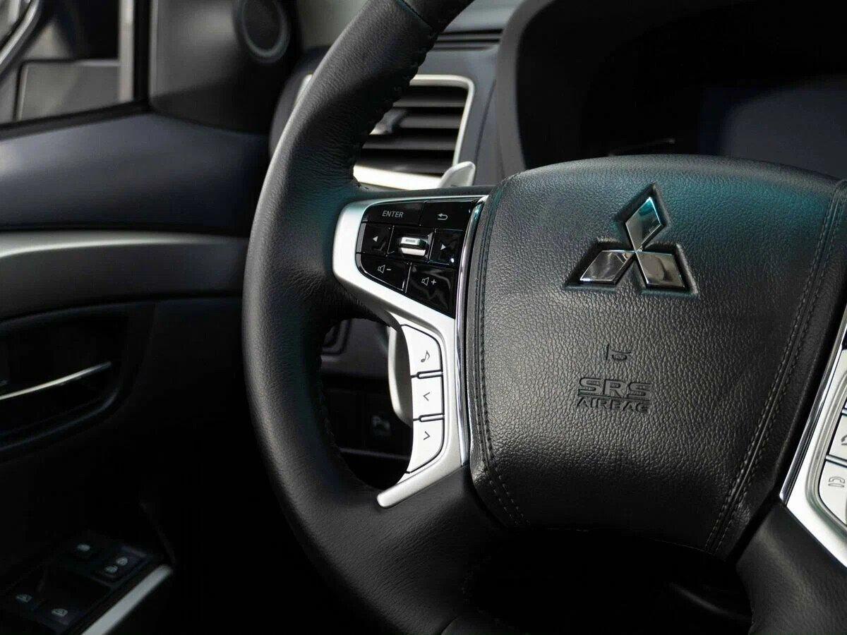 Mitsubishi Montero Sport 2022, серебряный