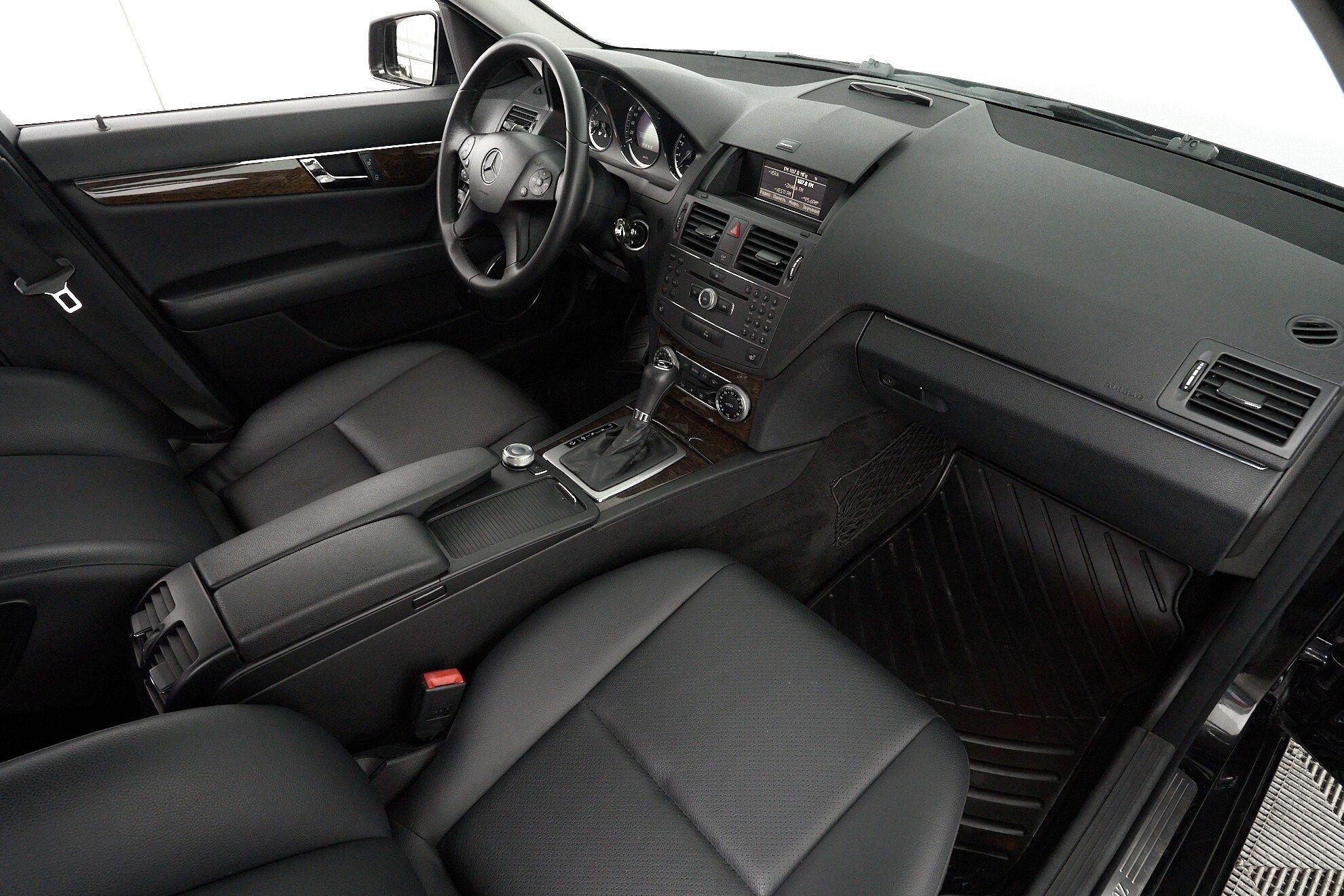 Mercedes-Benz C-Класс 2010, черный