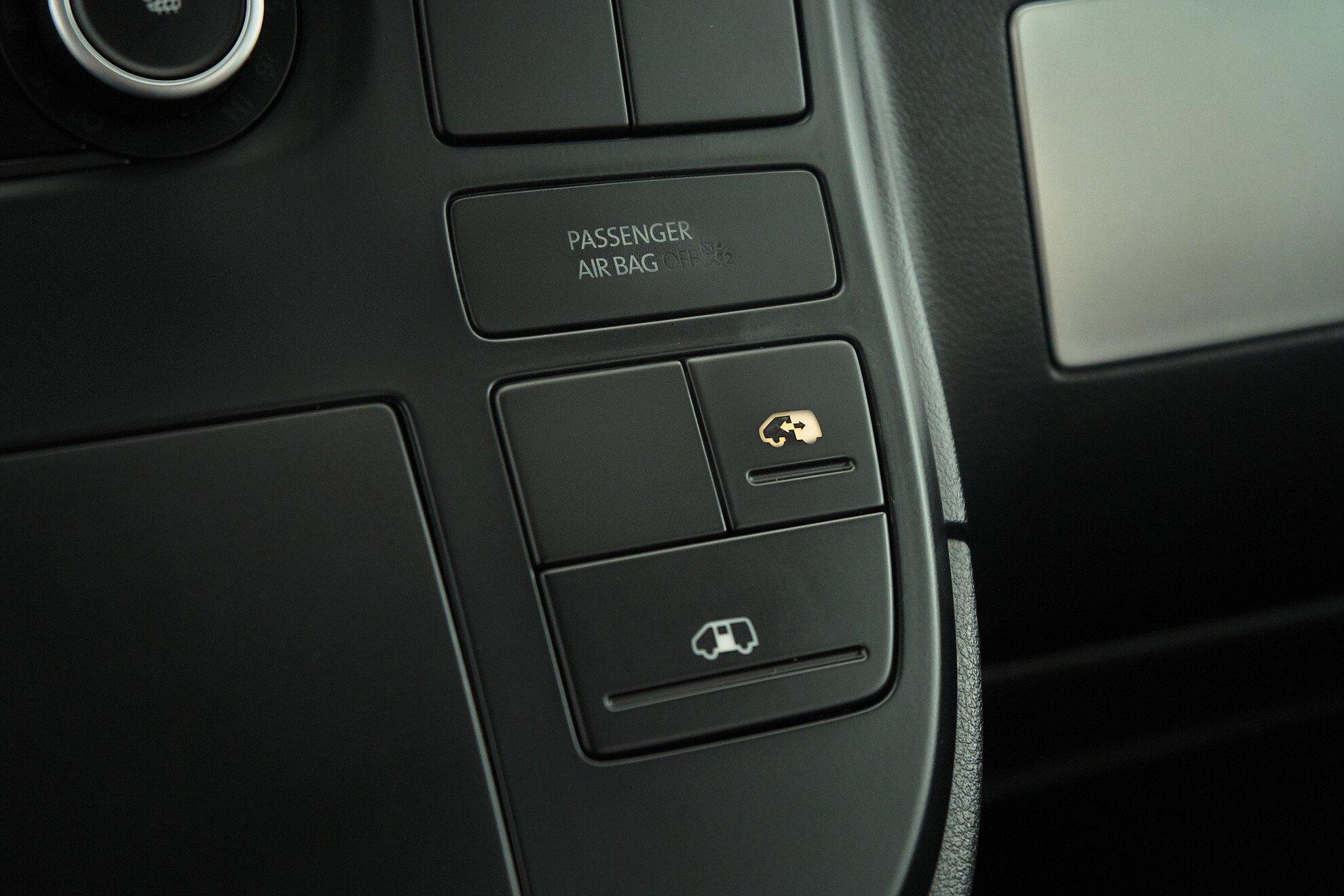 Volkswagen Multivan 2013, белый