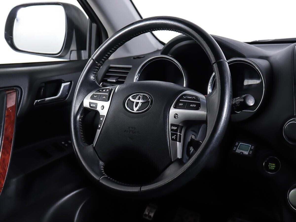 Toyota Highlander 2012, белый