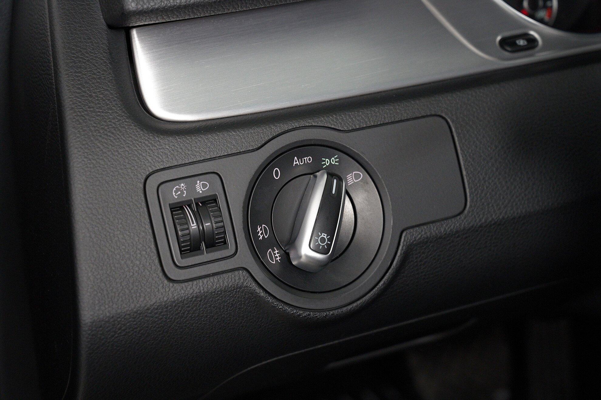 Volkswagen Passat 2011, черный