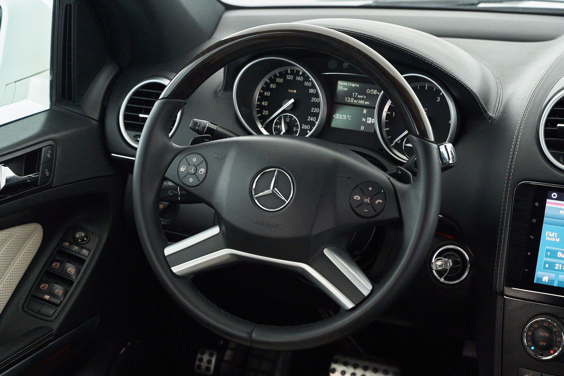 Mercedes-Benz GL-Класс 2011, белый