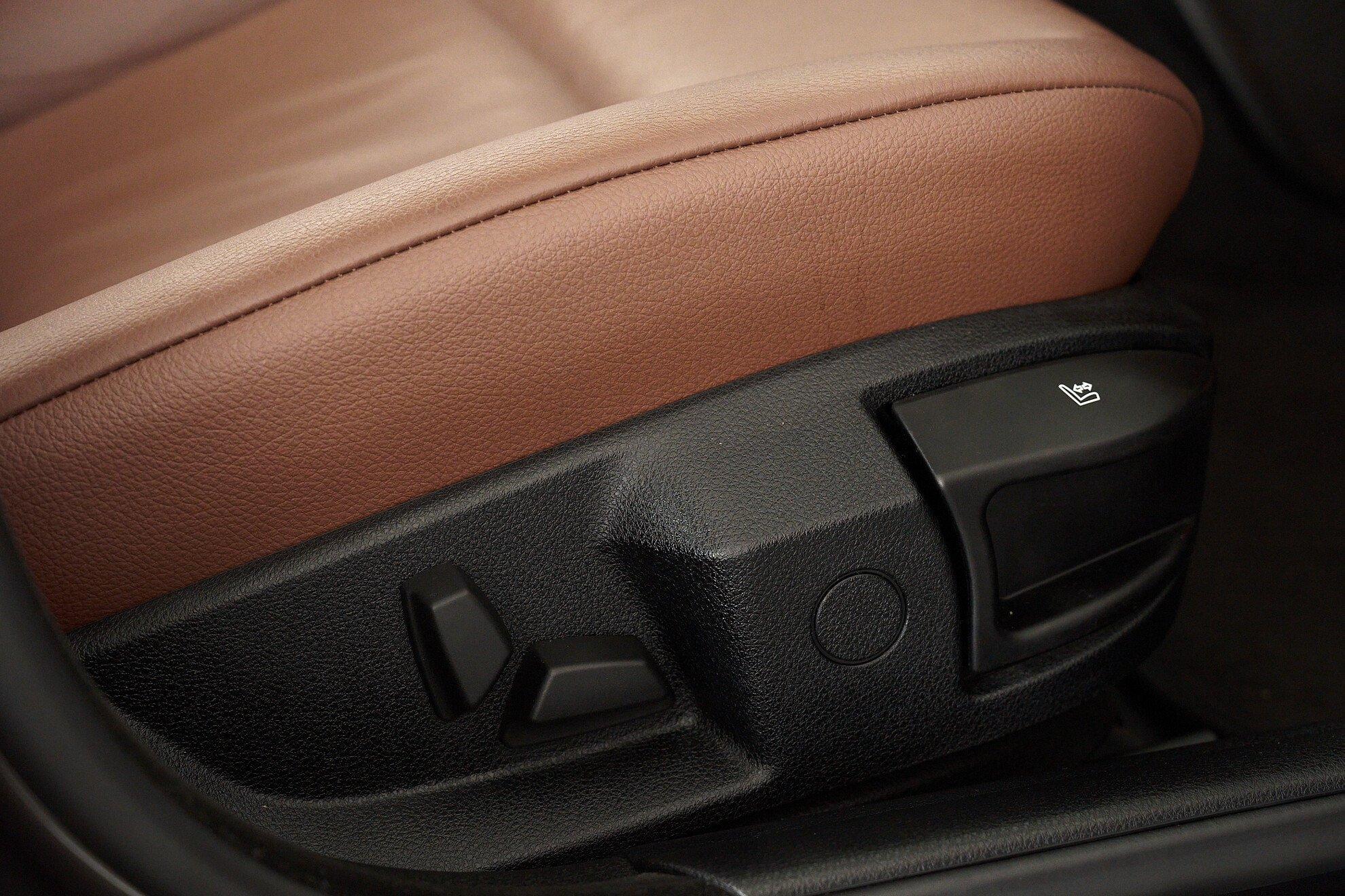 BMW 5 серии 2012, бежевый