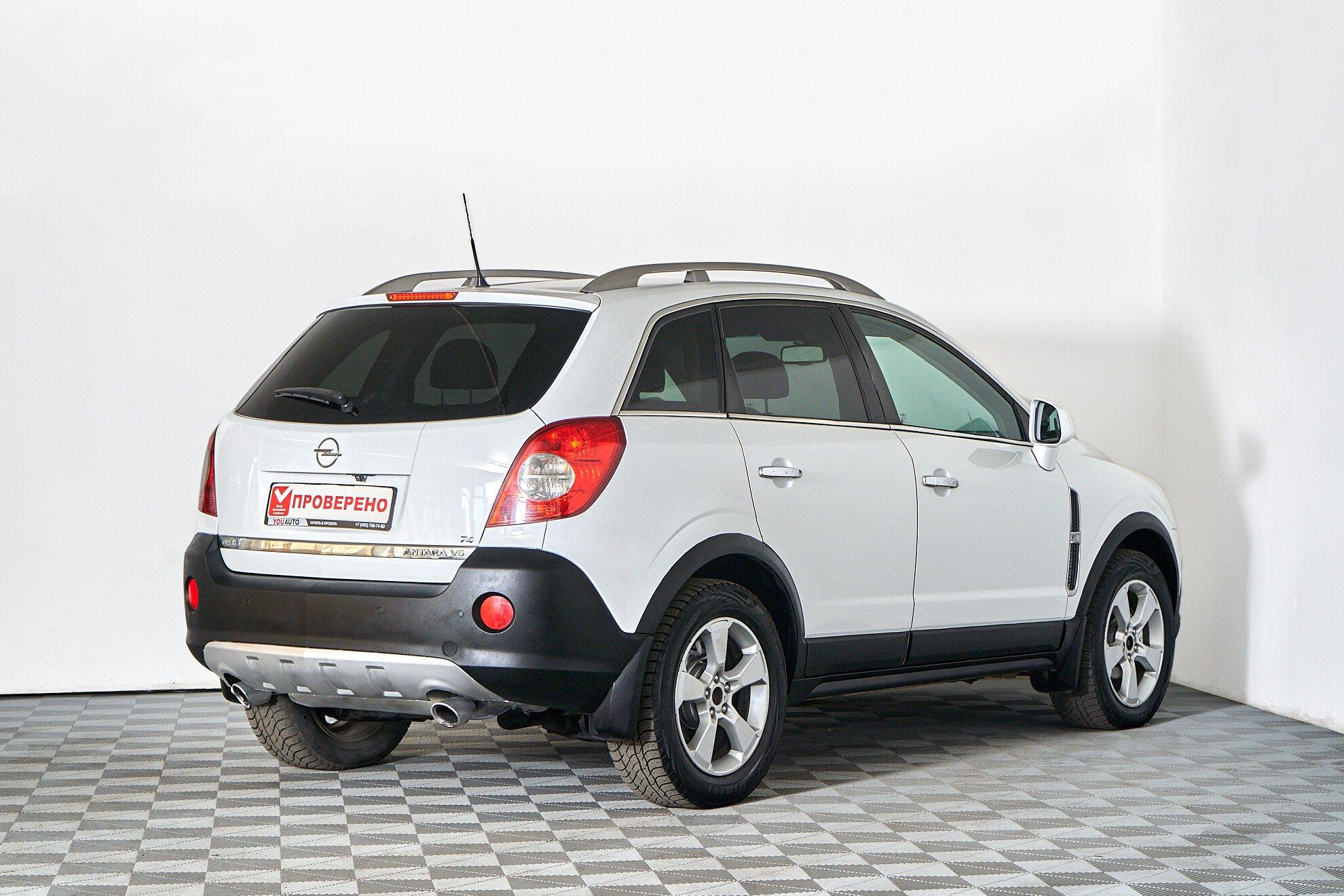 Opel Antara 2011, белый