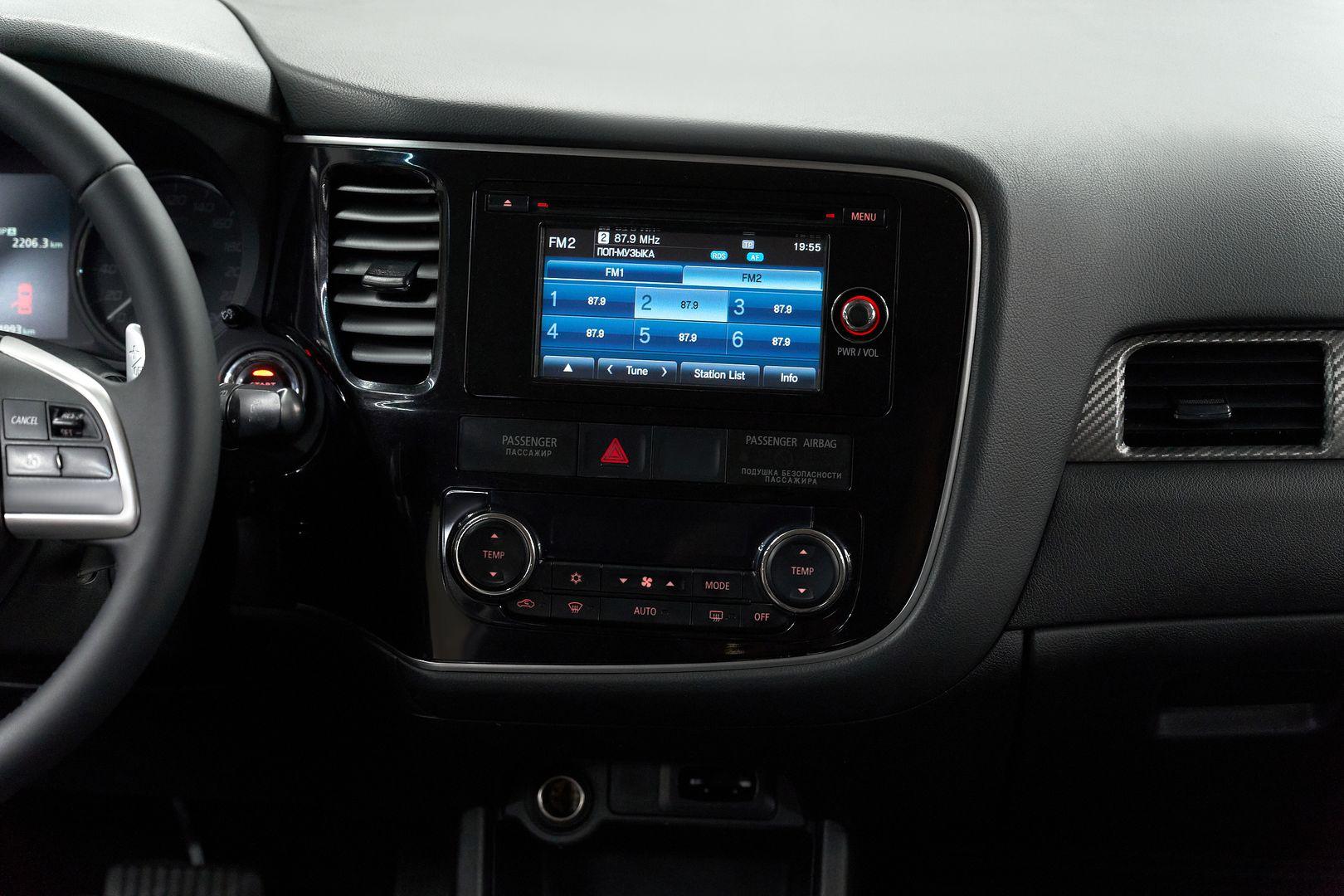 Mitsubishi Outlander 2012, серый