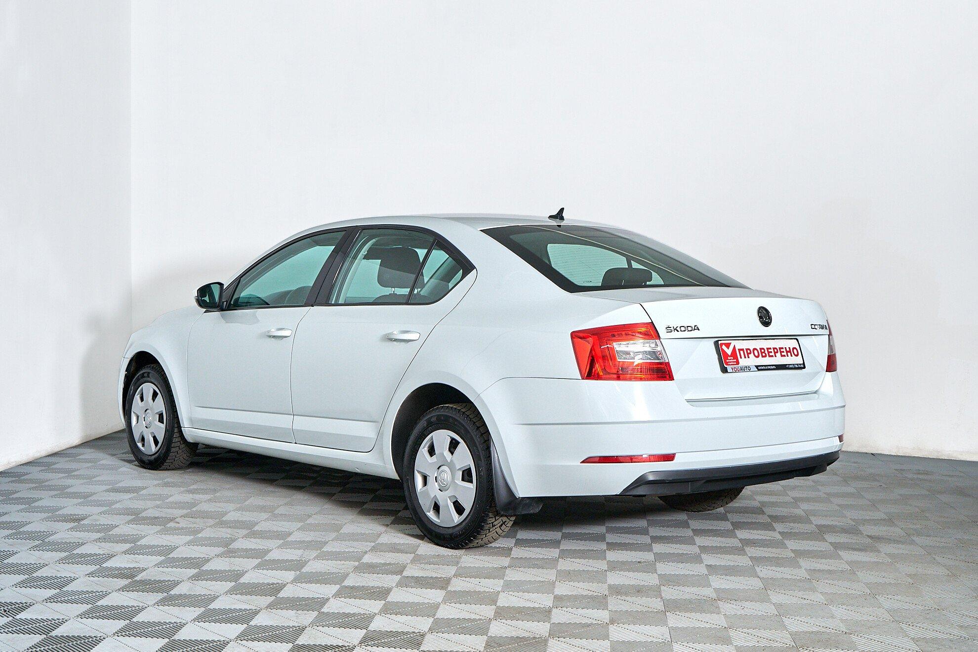Skoda Octavia 2020, белый